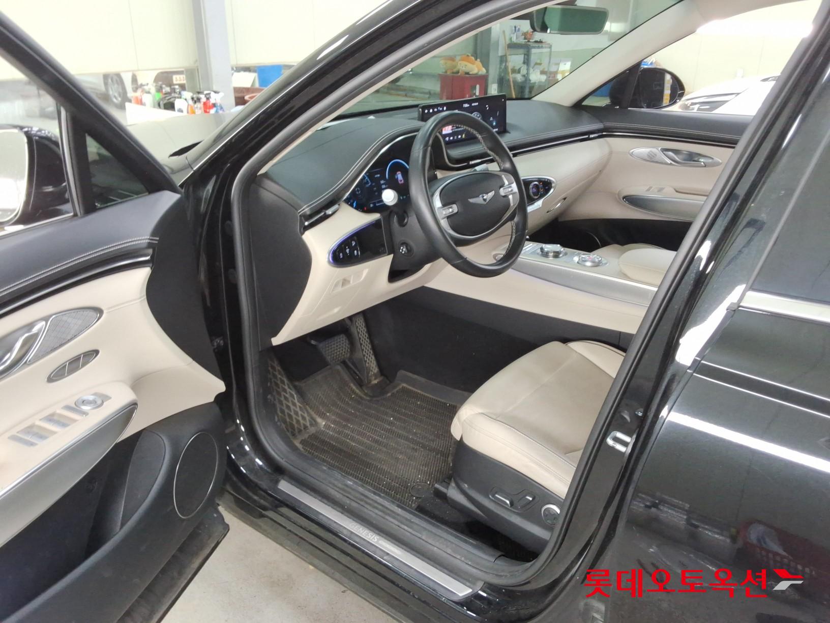 2022 - genesis gv70