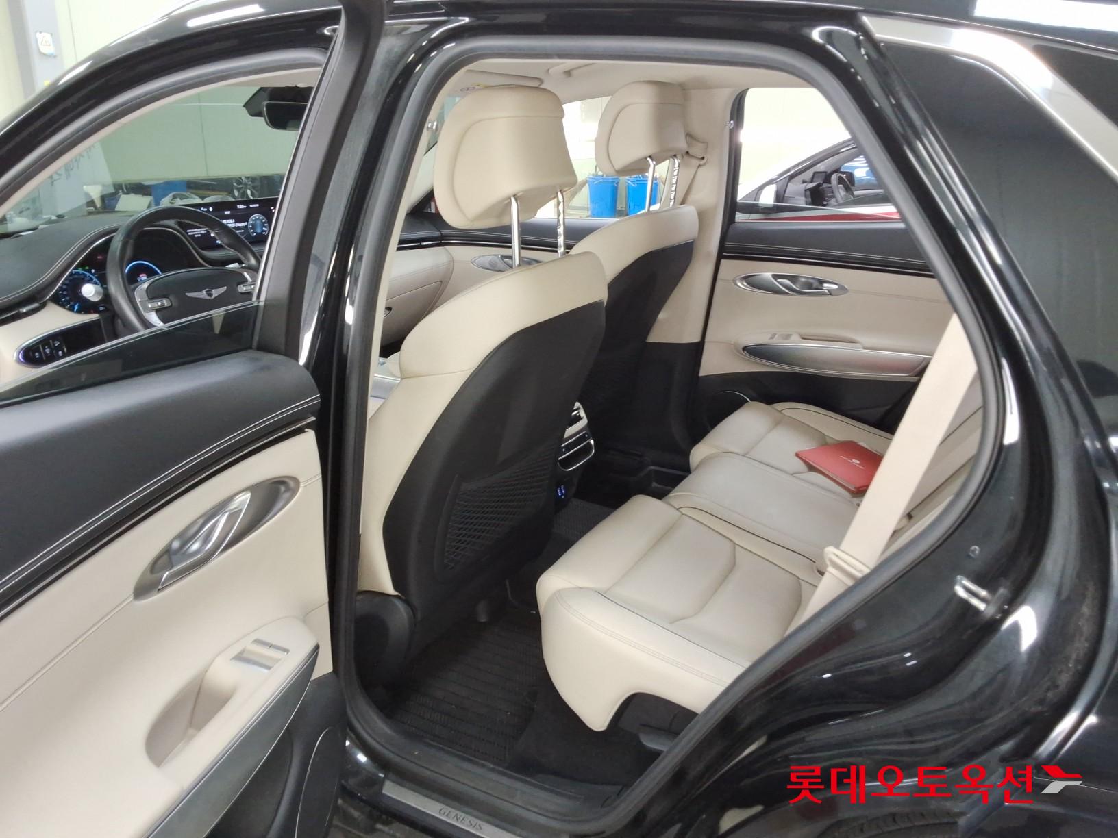 2022 - genesis gv70