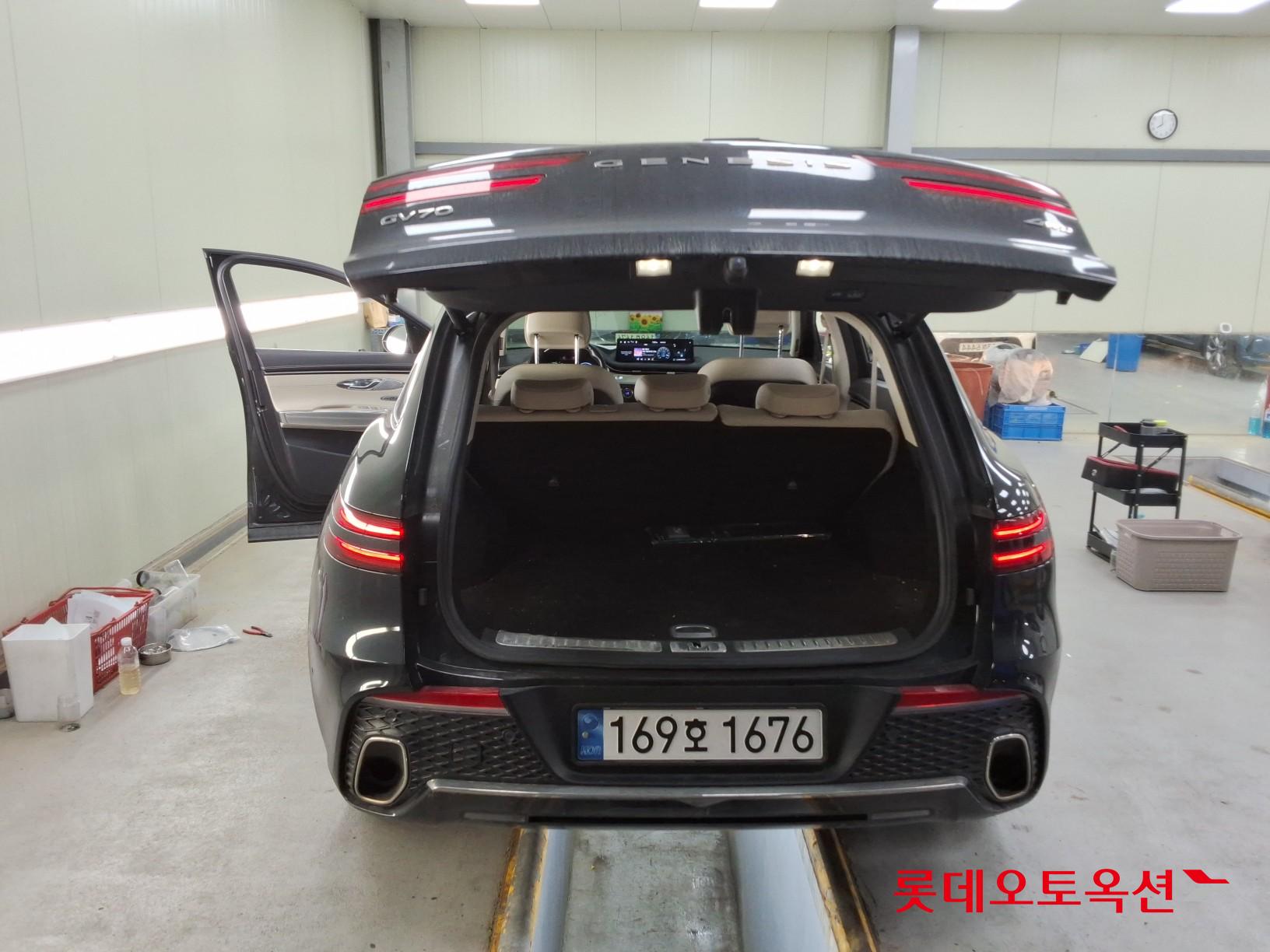 2022 - genesis gv70