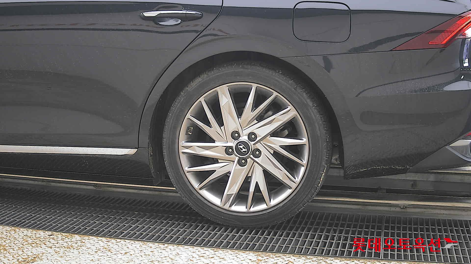 Hyundai Grandeur - 26