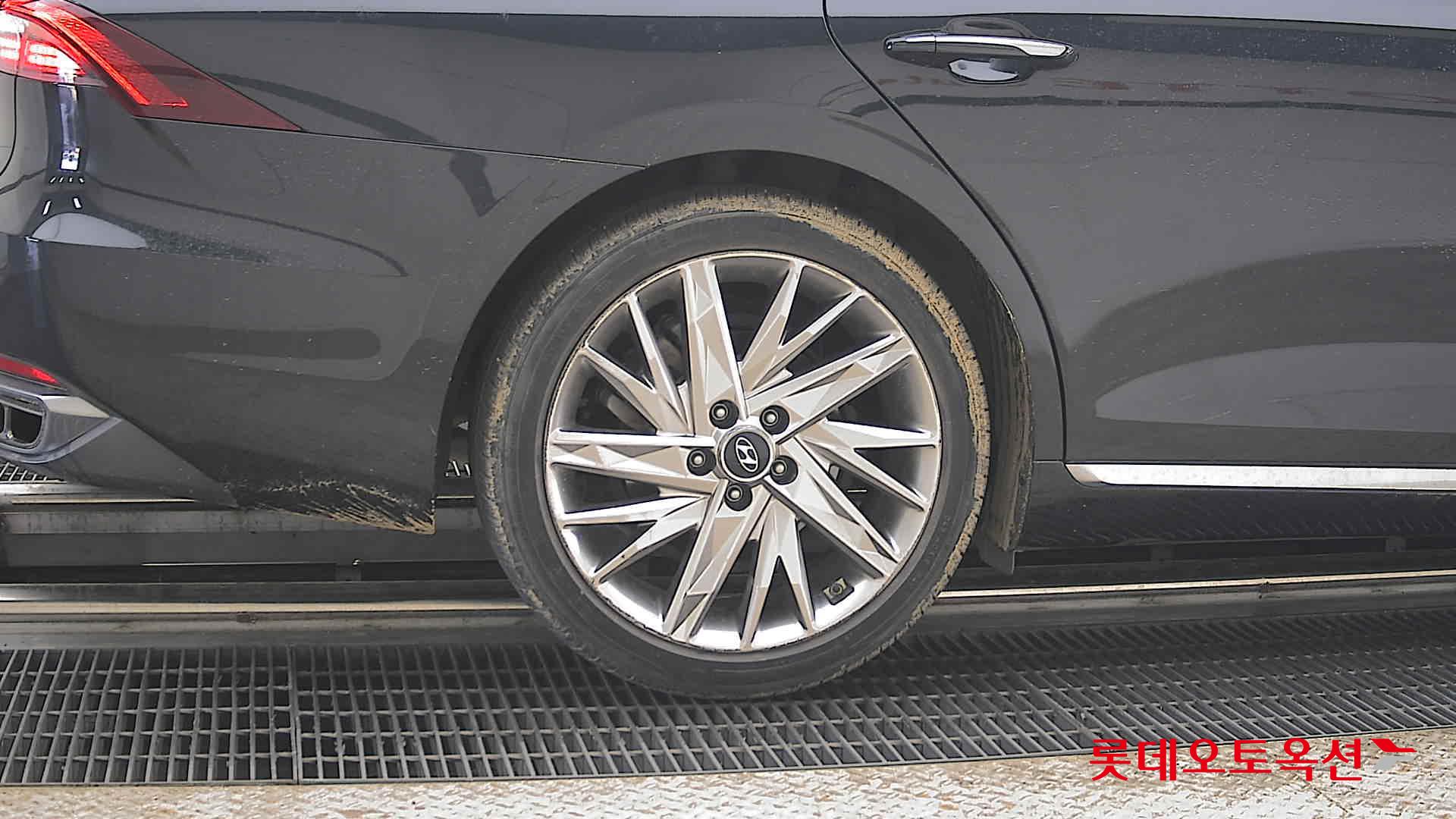 Hyundai Grandeur - 28