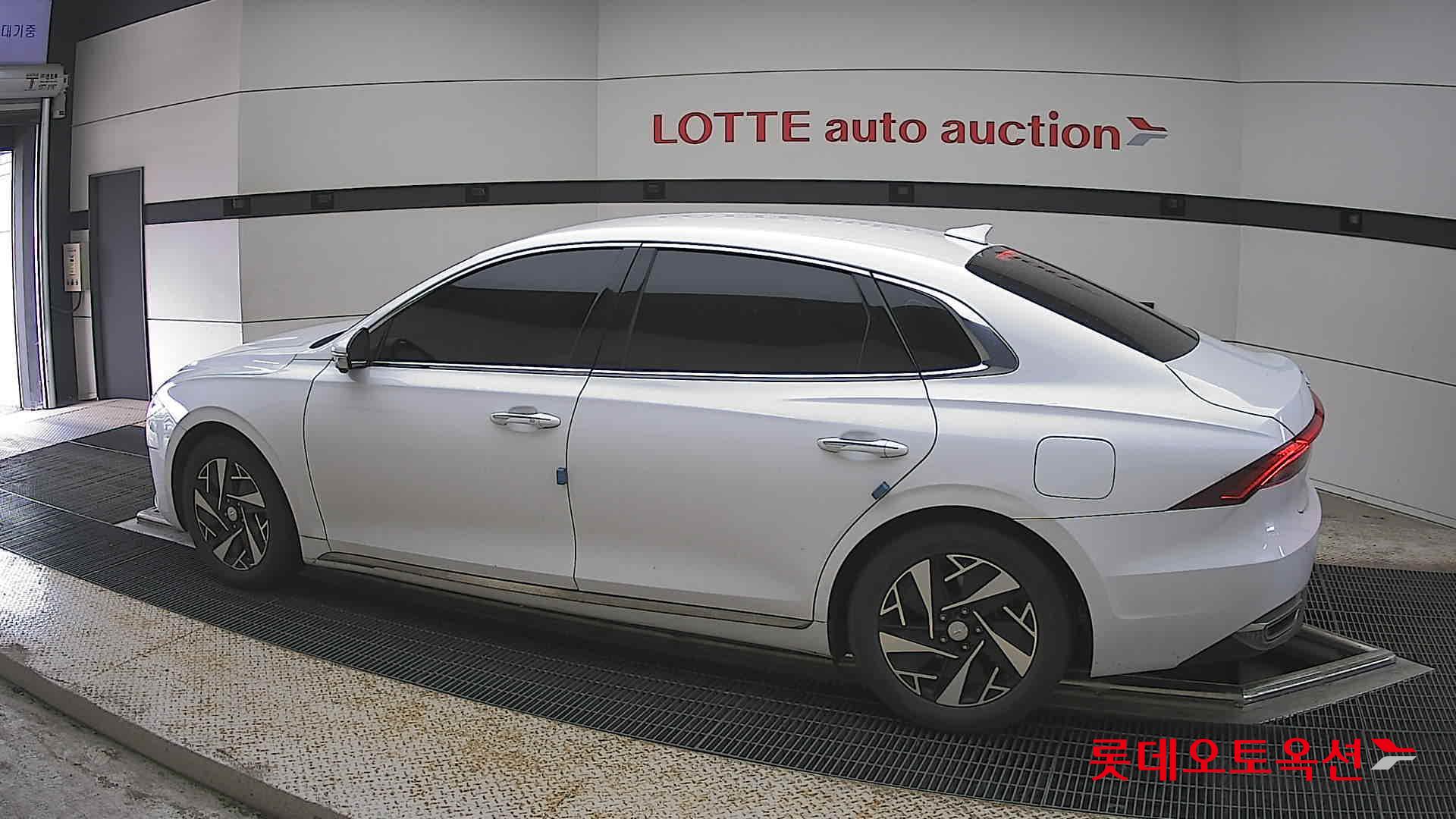 Hyundai Grandeur - 14
