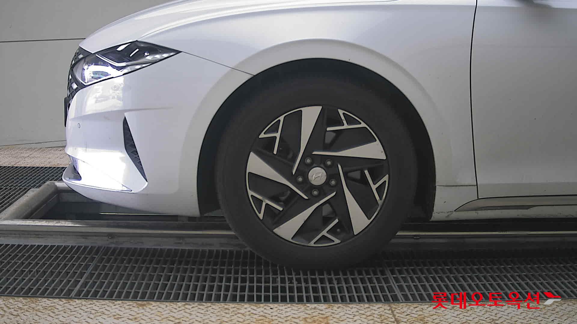 Hyundai Grandeur - 25