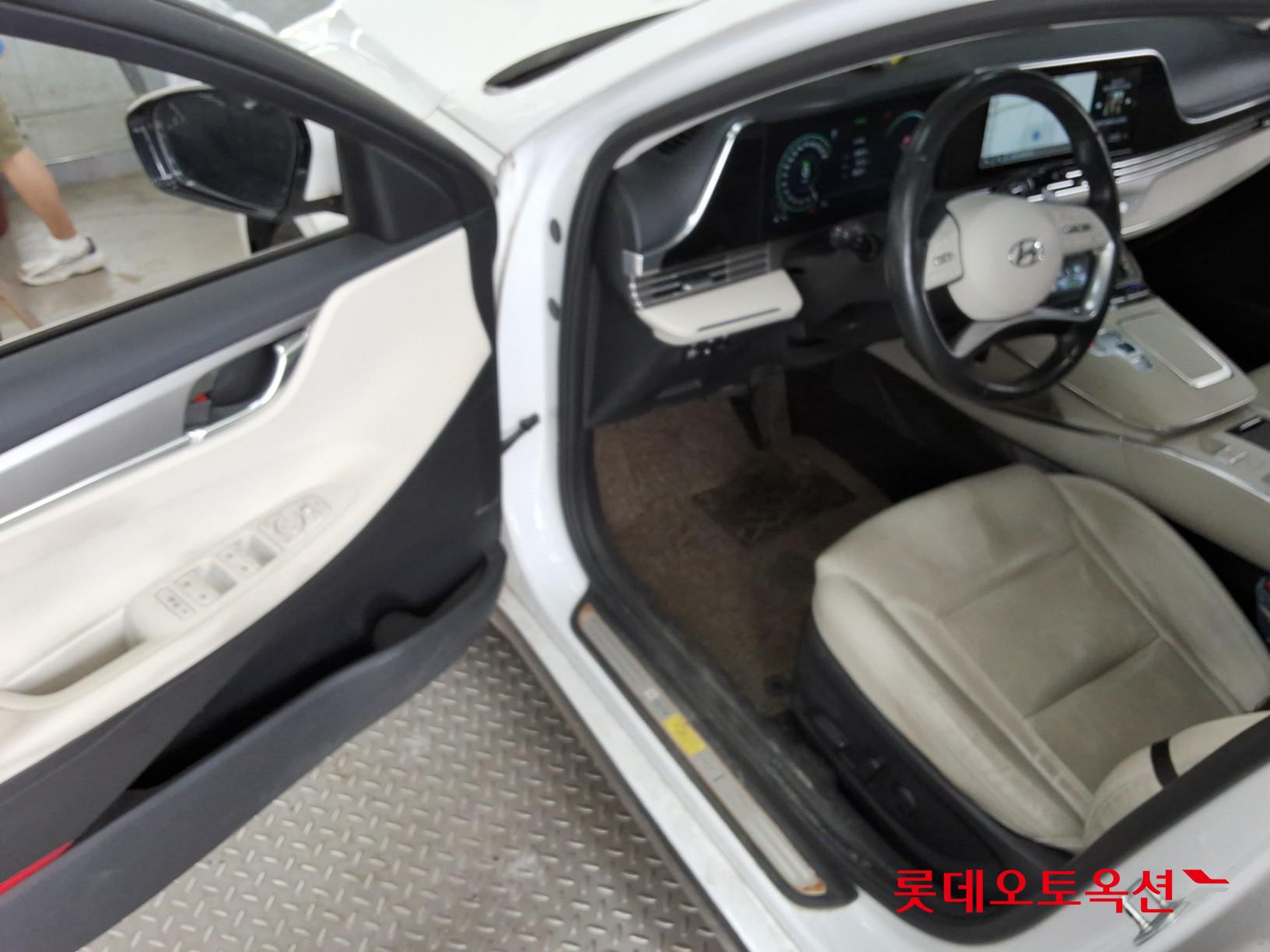 Hyundai Grandeur - 36