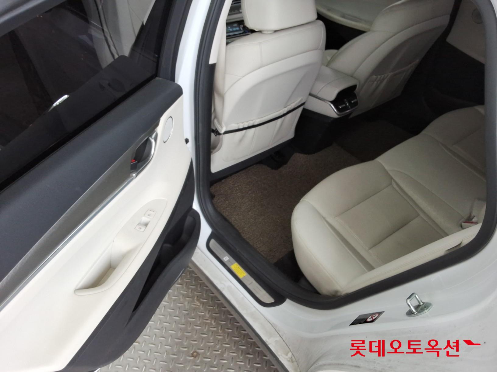 Hyundai Grandeur - 37