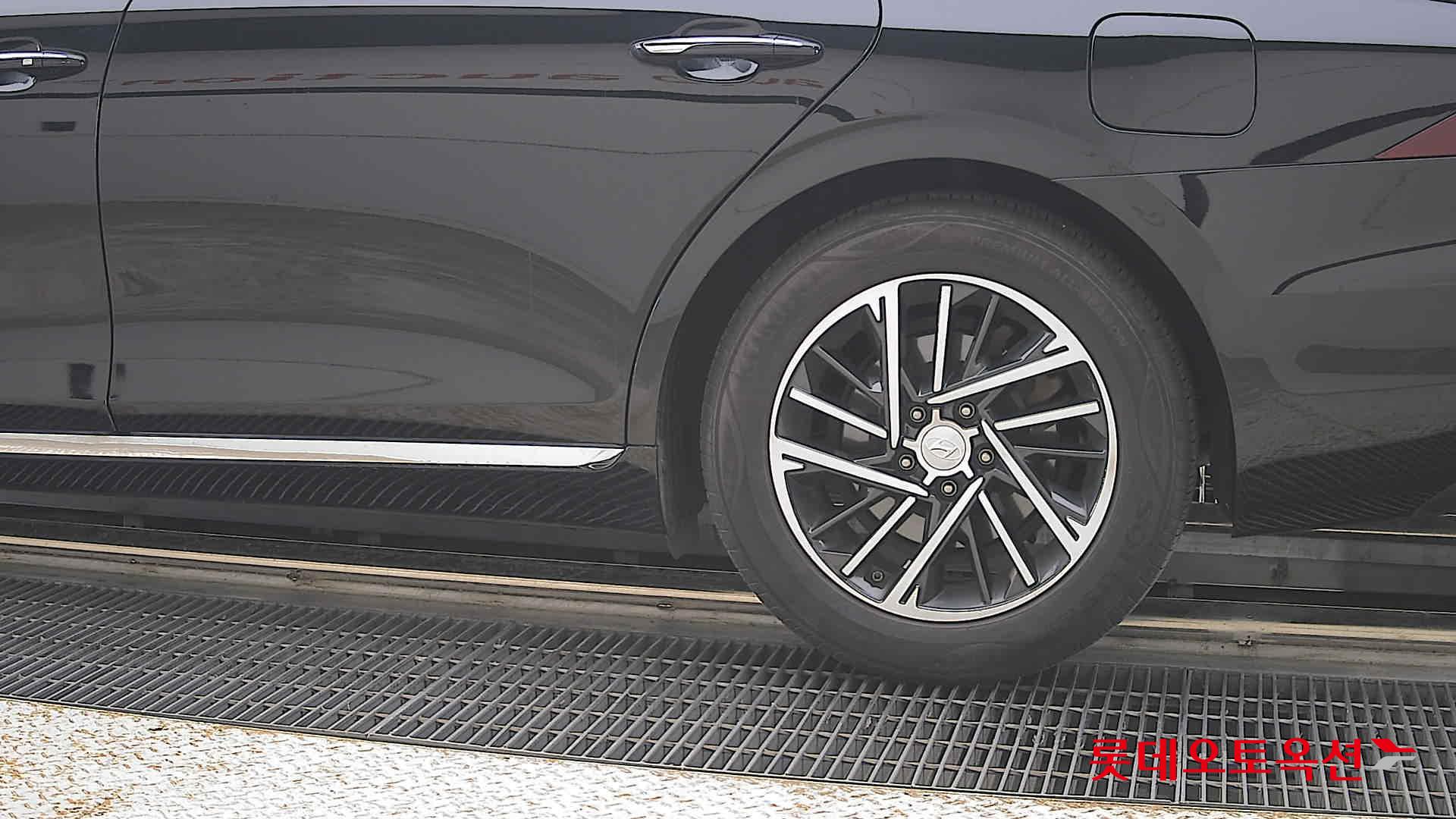 Hyundai Grandeur - 26