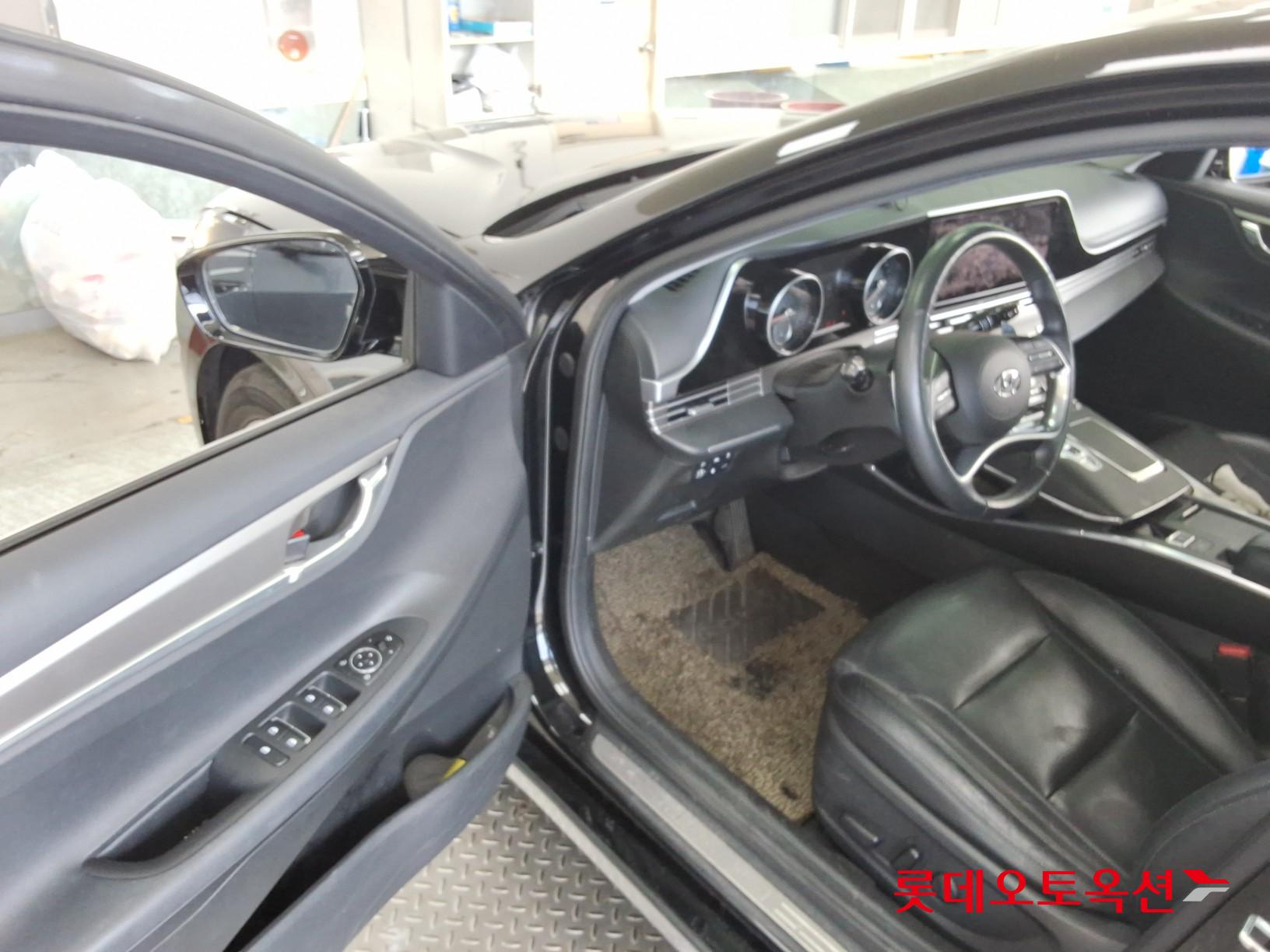 Hyundai Grandeur - 36