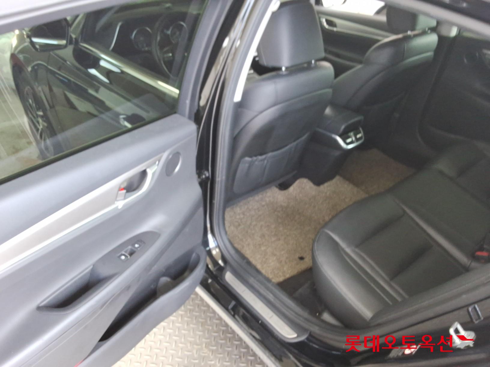 Hyundai Grandeur - 37