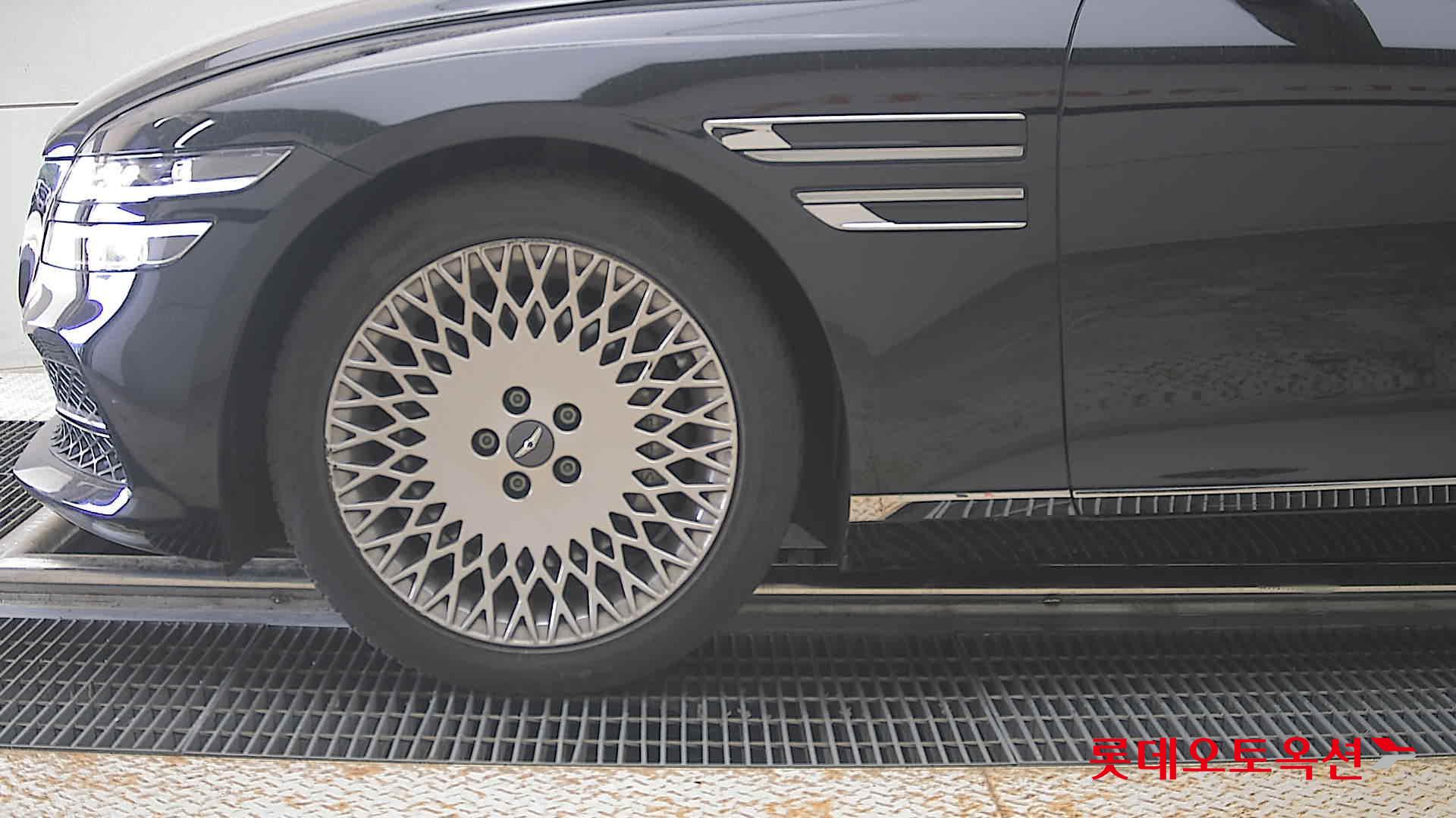 Genesis G80 - 25