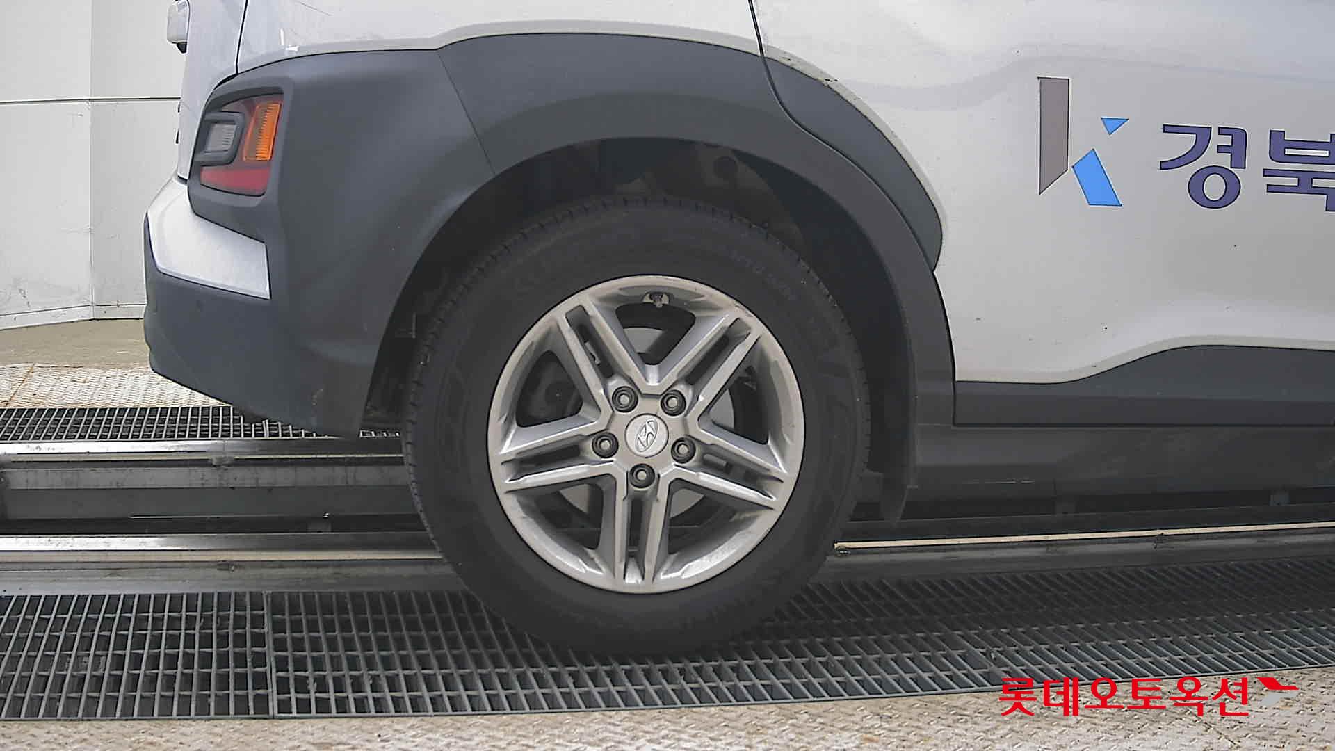 Hyundai Kona - 28