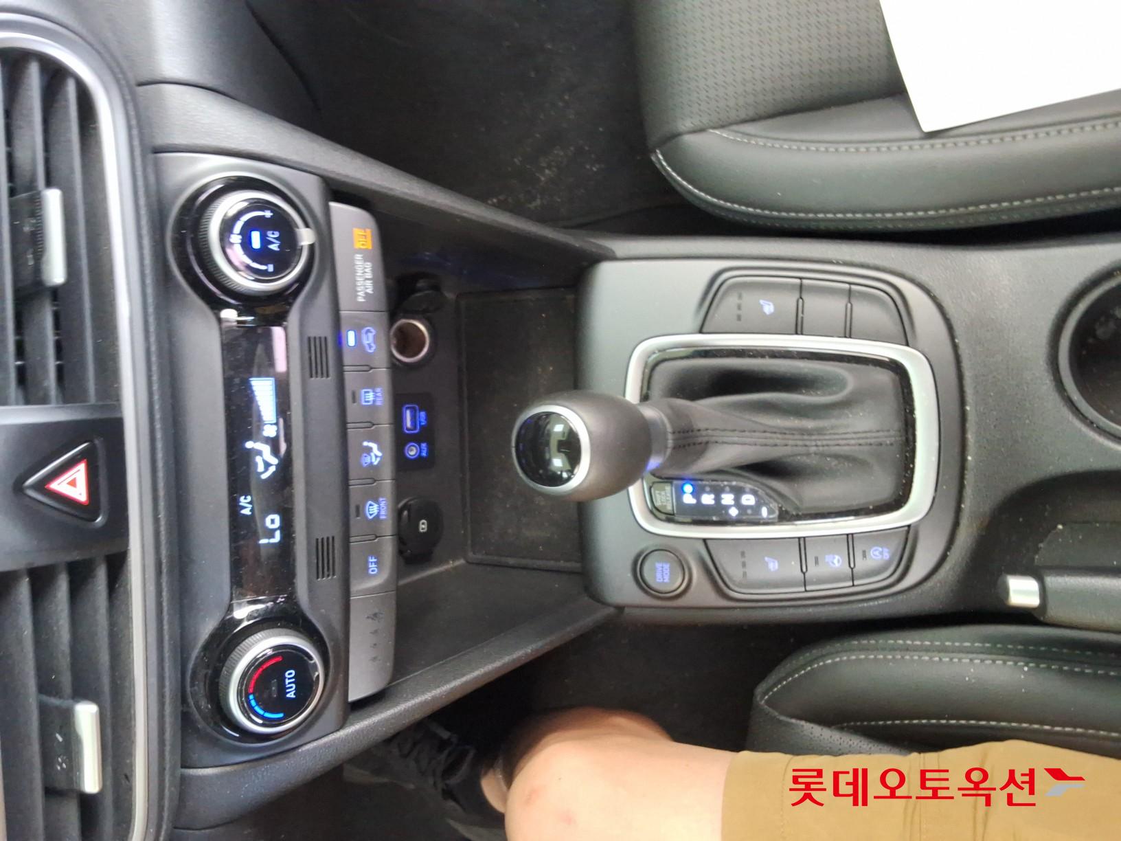 Hyundai Kona - 32