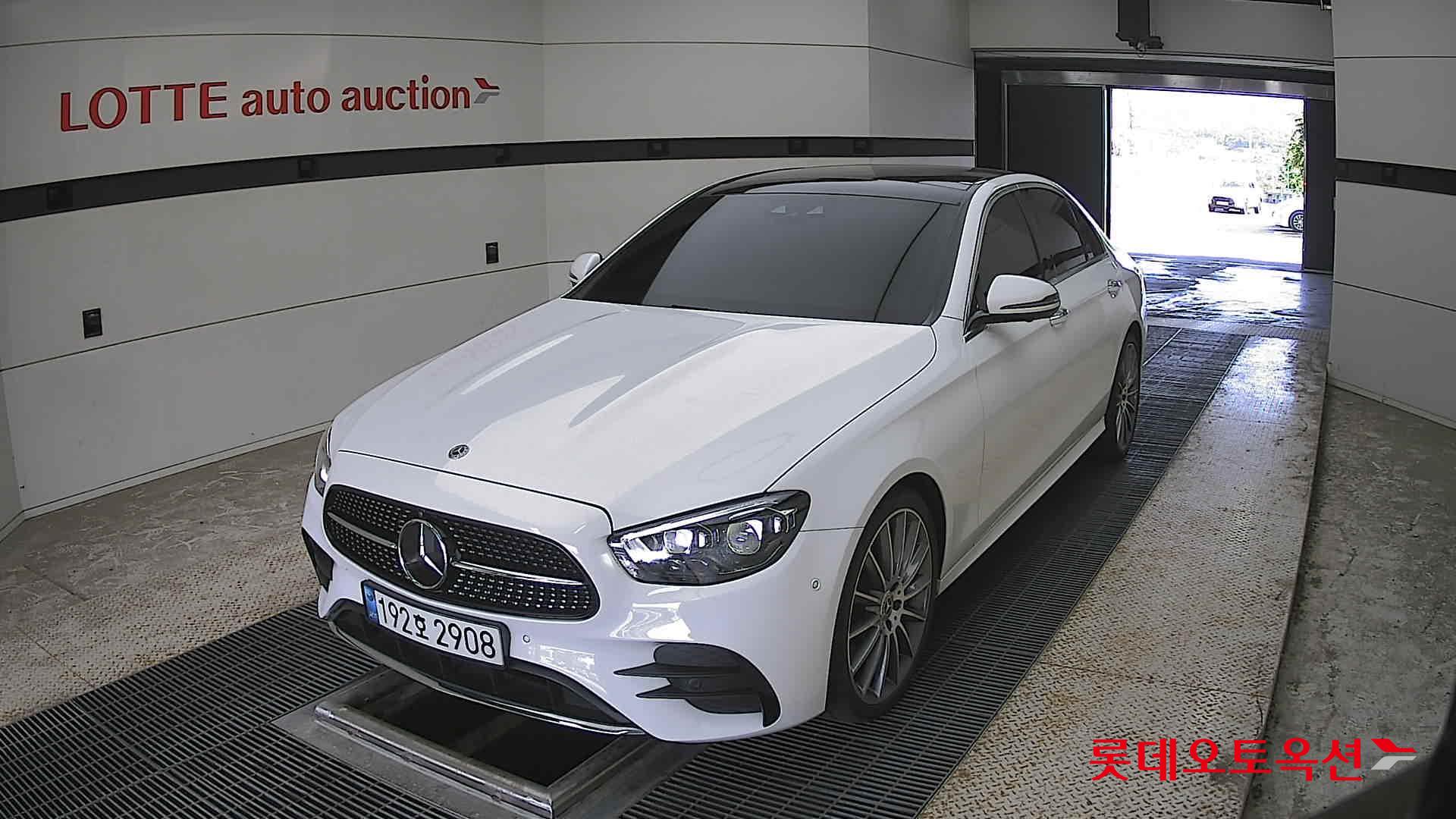 Mercedes-Benz E-Class - 10