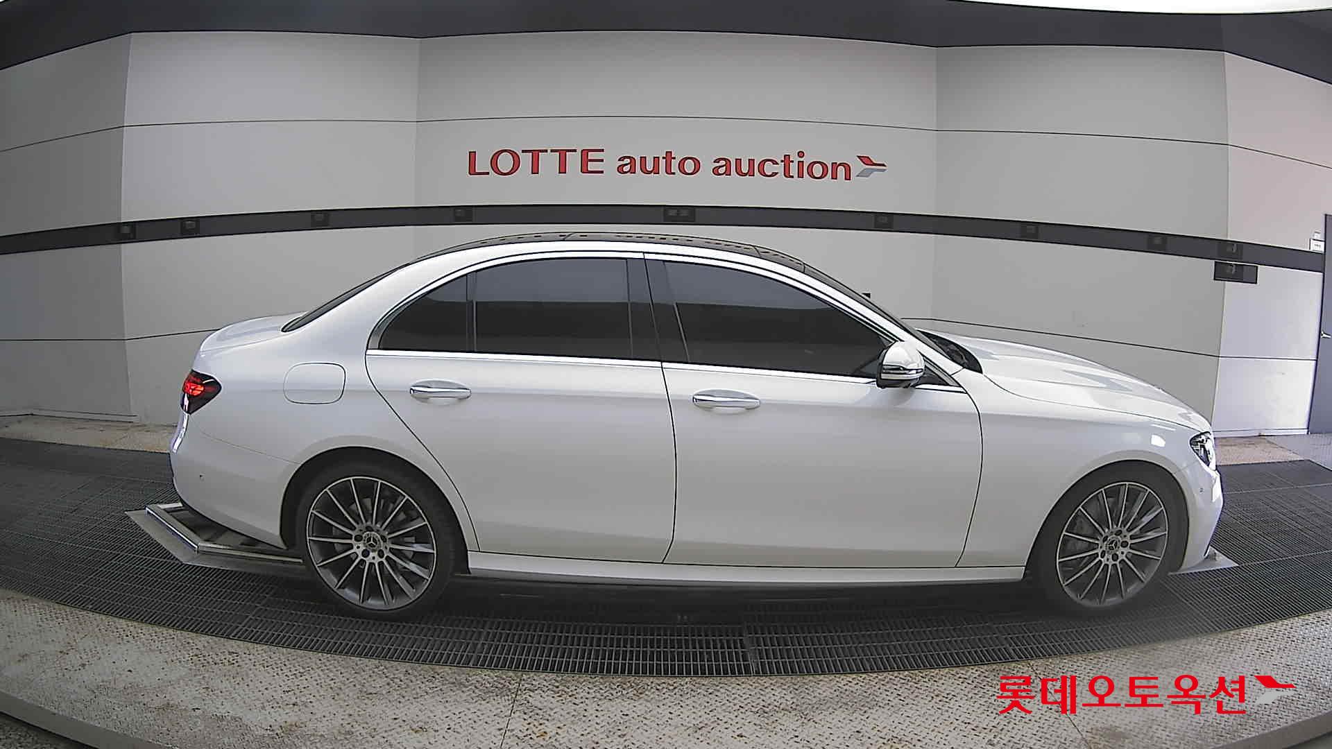 Mercedes-Benz E-Class - 21