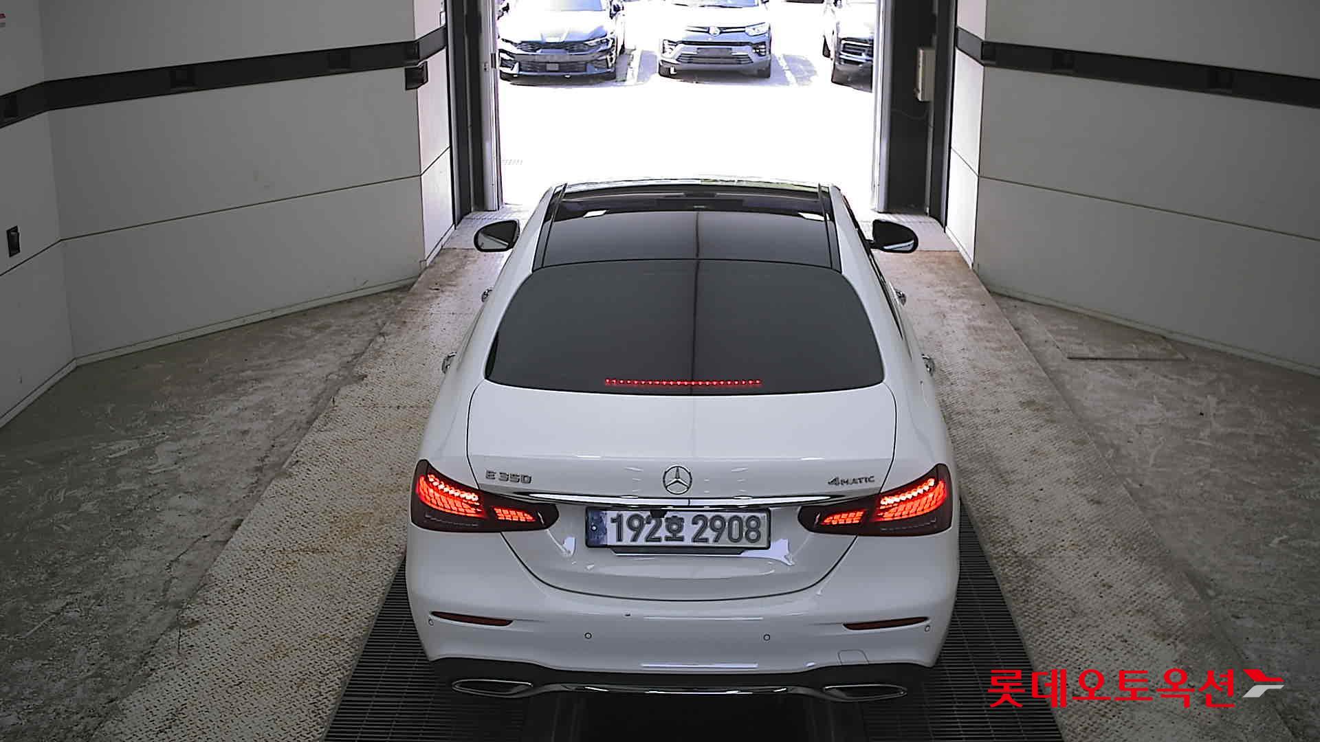 Mercedes-Benz E-Class - 17