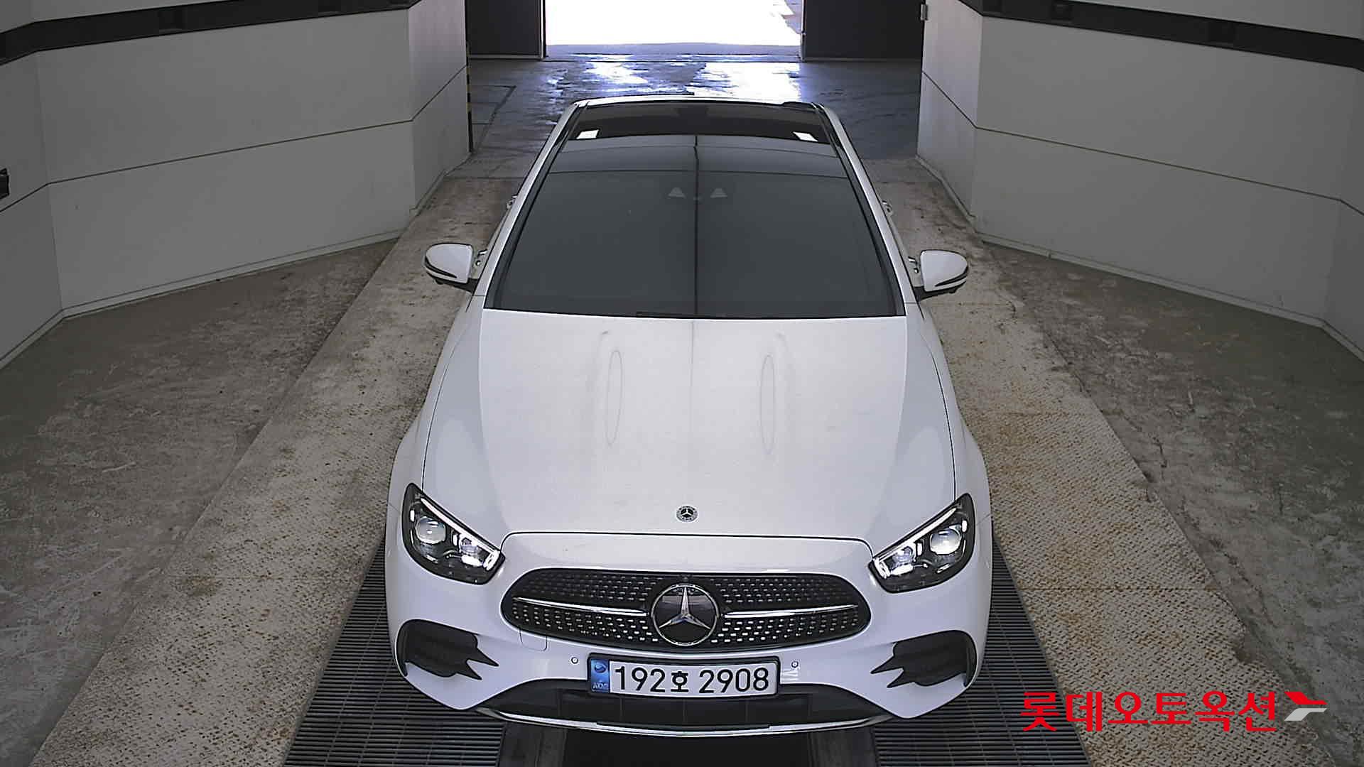Mercedes-Benz E-Class - 1
