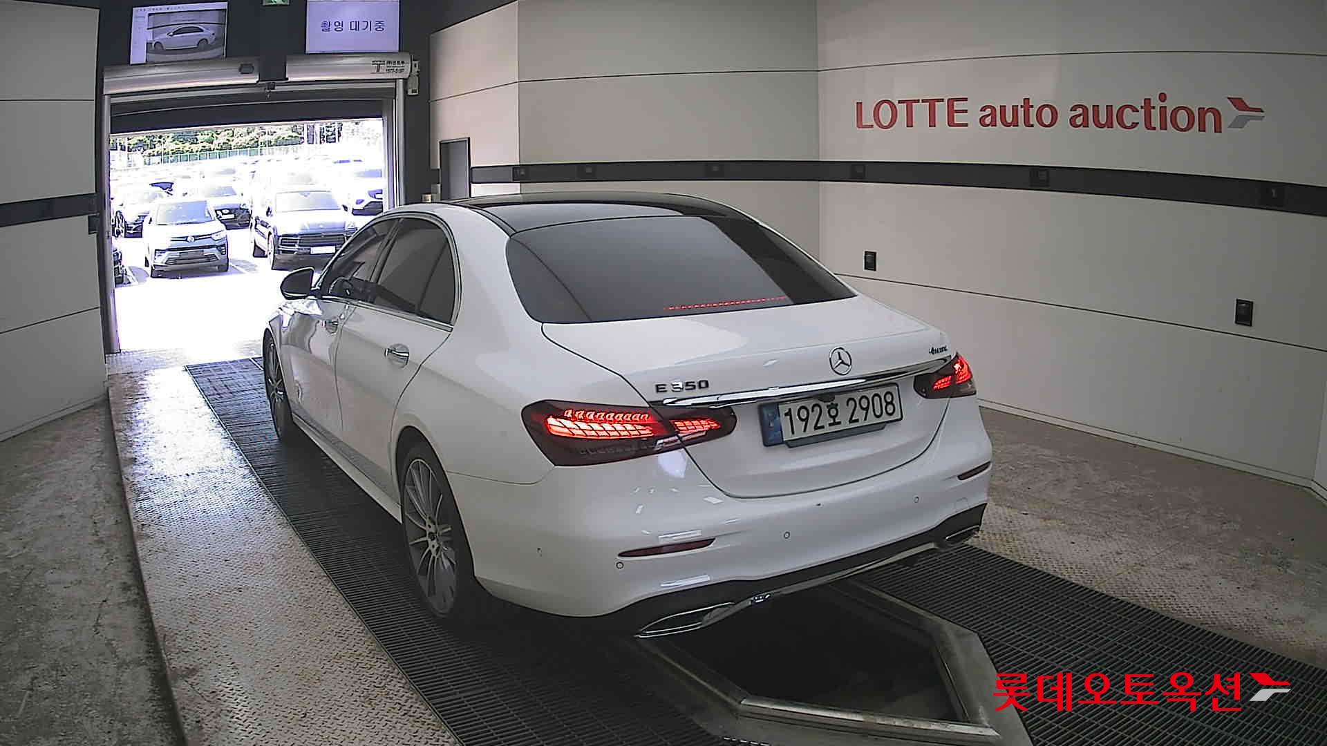 Mercedes-Benz E-Class - 16