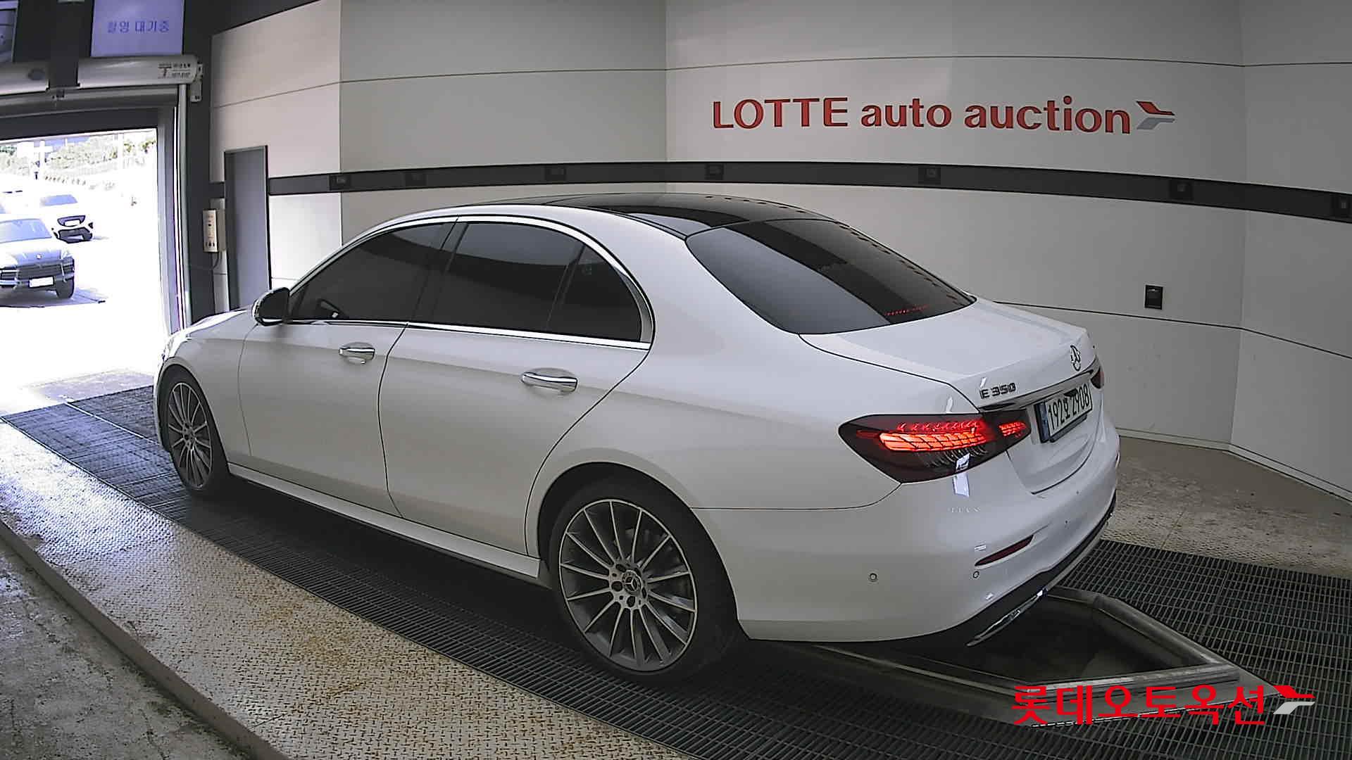 Mercedes-Benz E-Class - 15