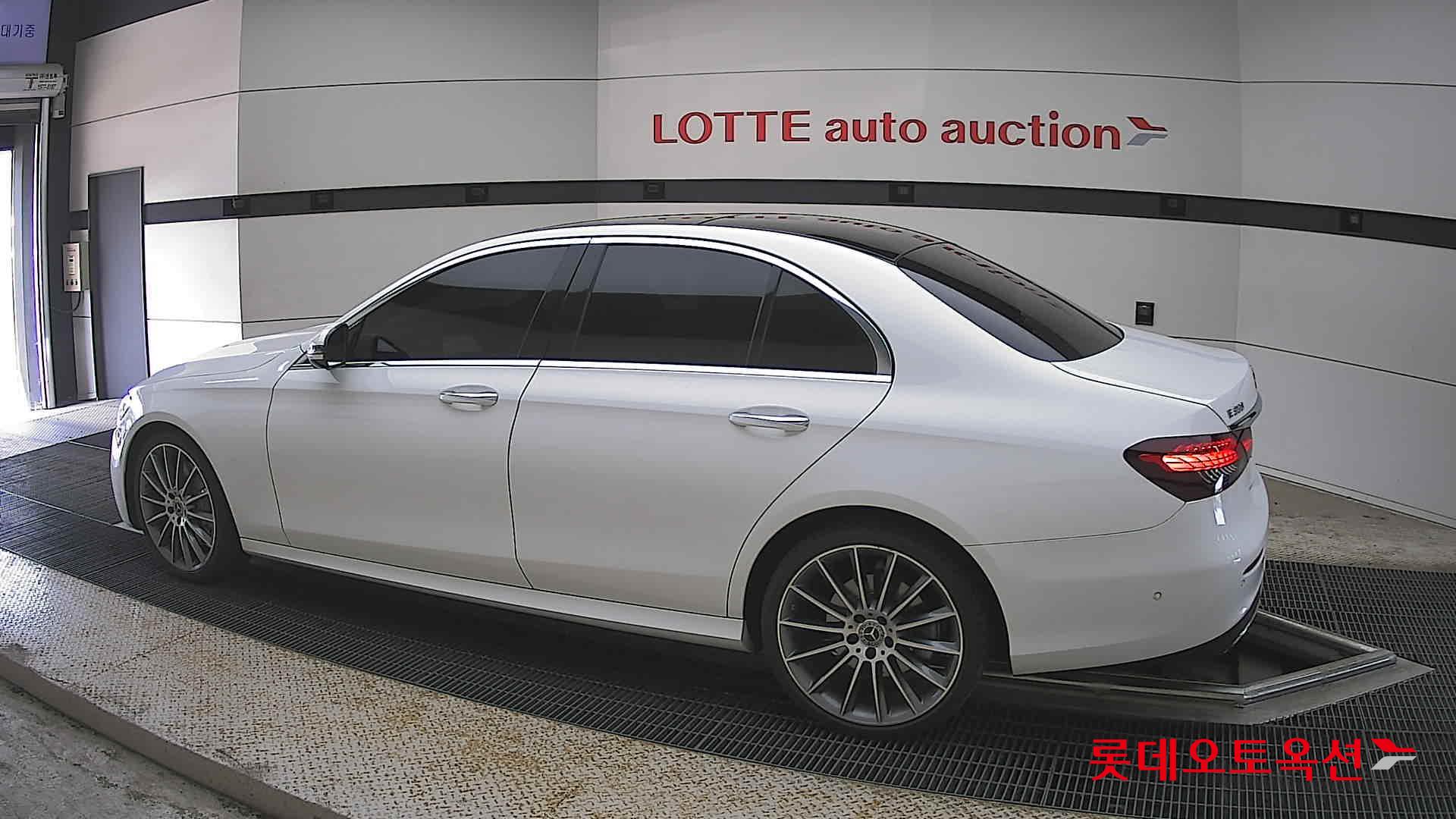 Mercedes-Benz E-Class - 14