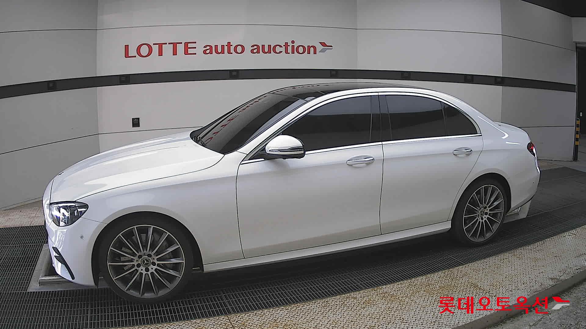 Mercedes-Benz E-Class - 12