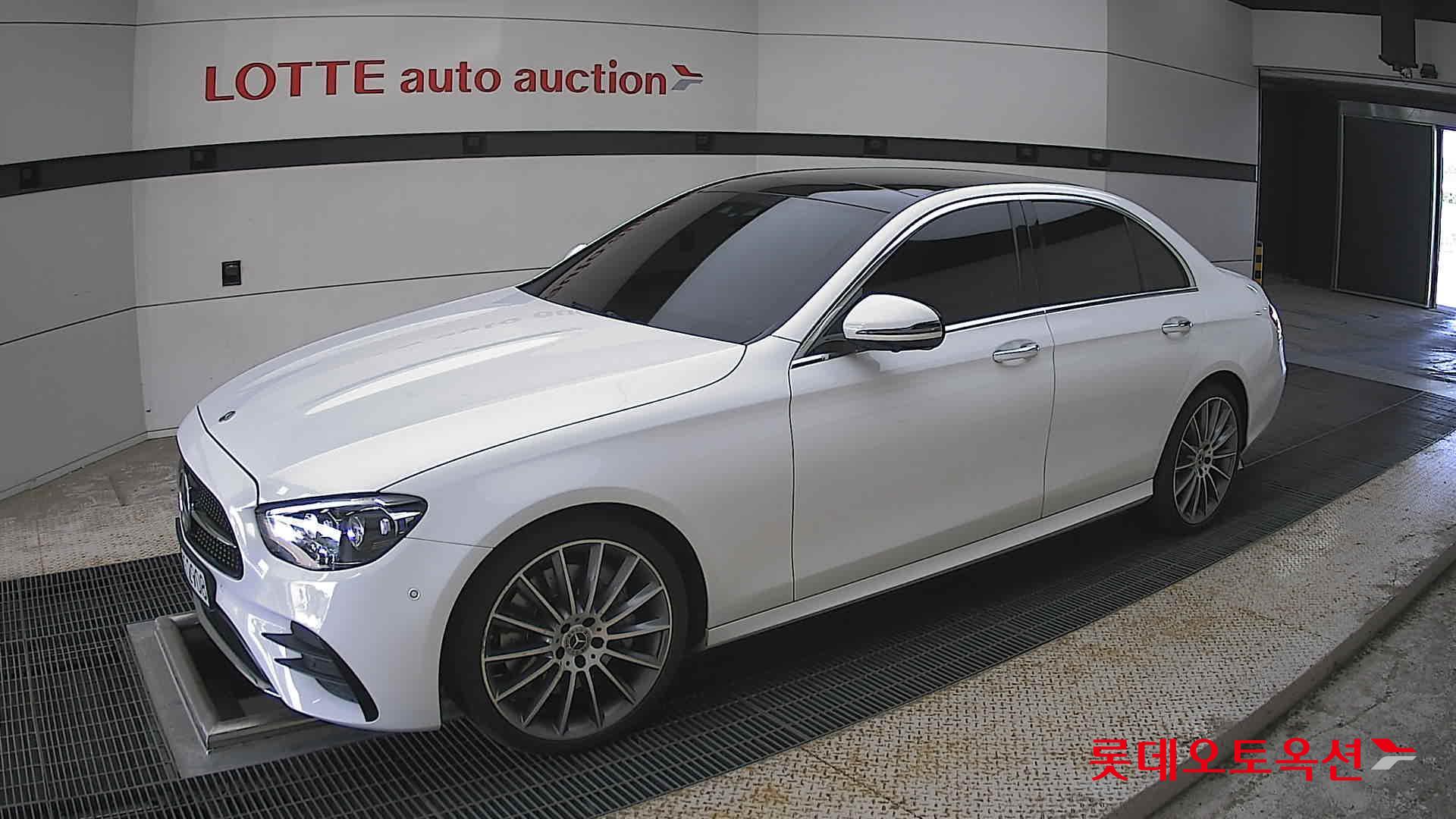 Mercedes-Benz E-Class - 11
