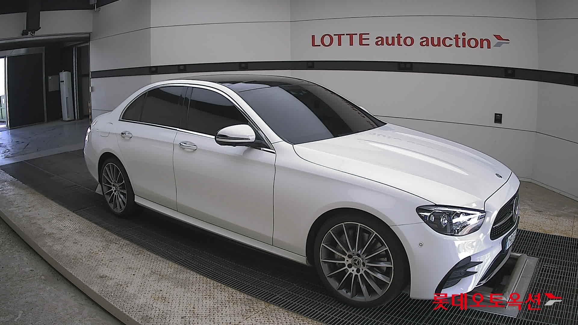 Mercedes-Benz E-Class - 23