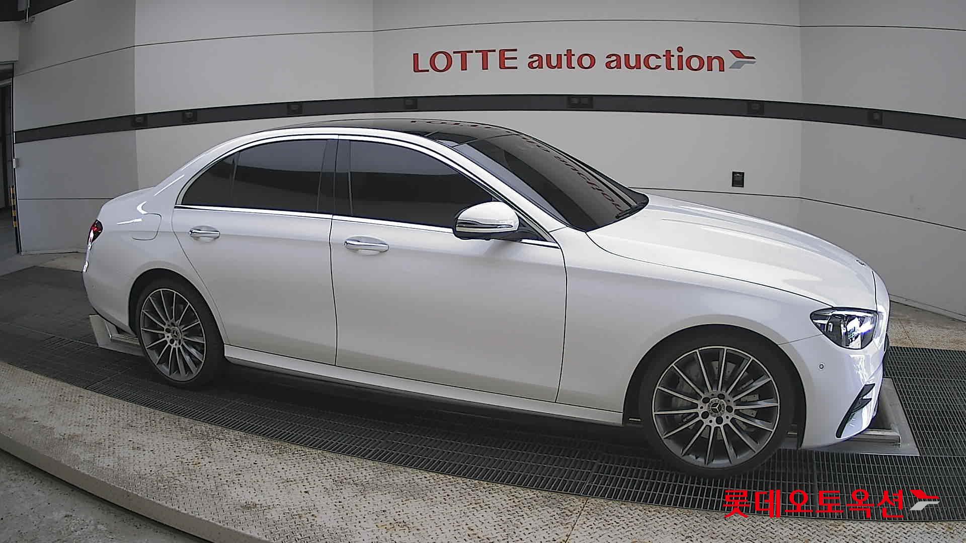 Mercedes-Benz E-Class - 22