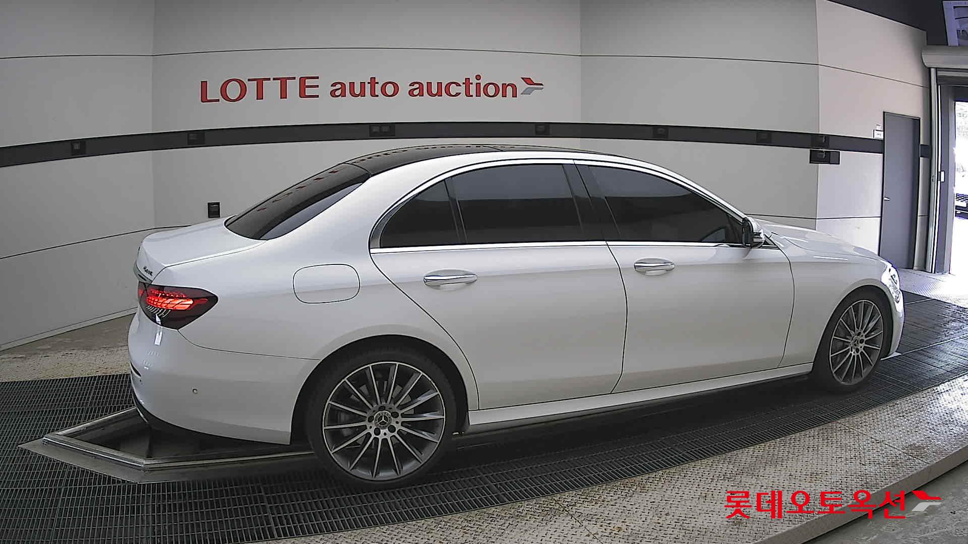 Mercedes-Benz E-Class - 20