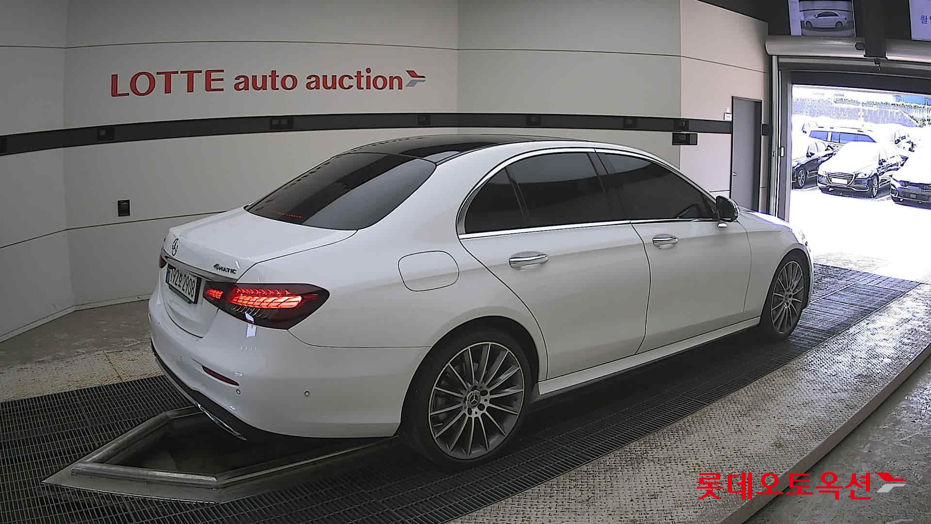 Mercedes-Benz E-Class - 19