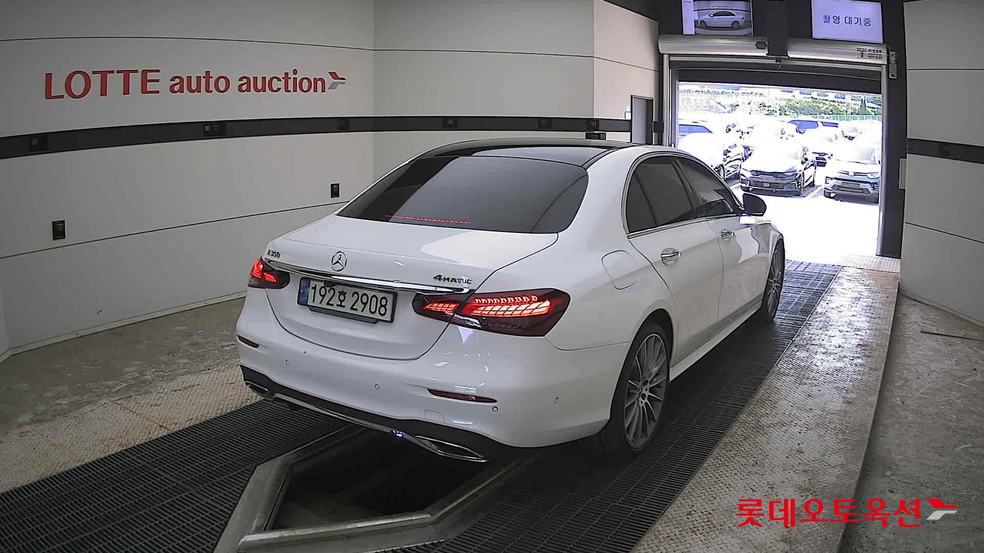 Mercedes-Benz E-Class - 18