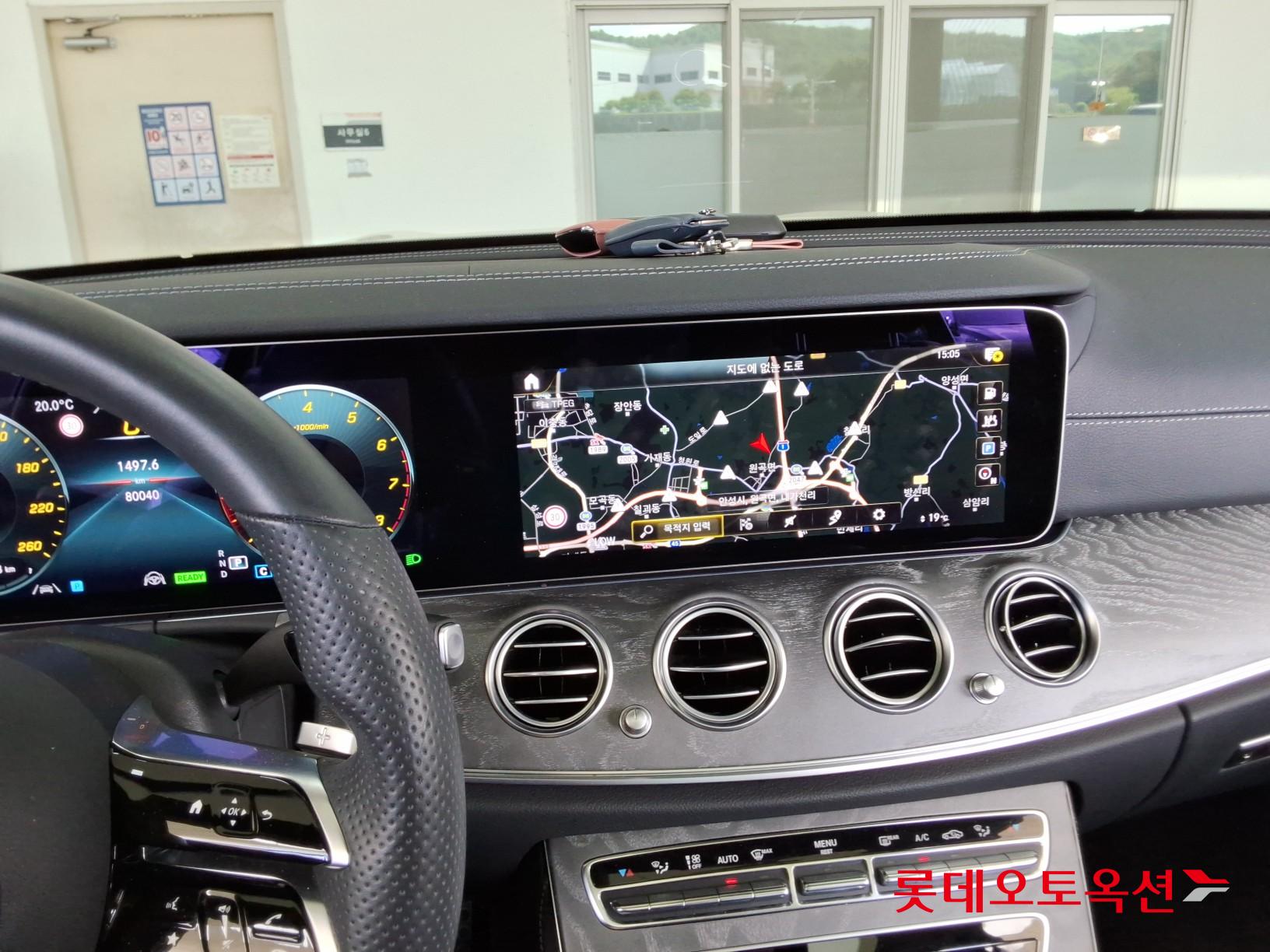 Mercedes-Benz E-Class - 32