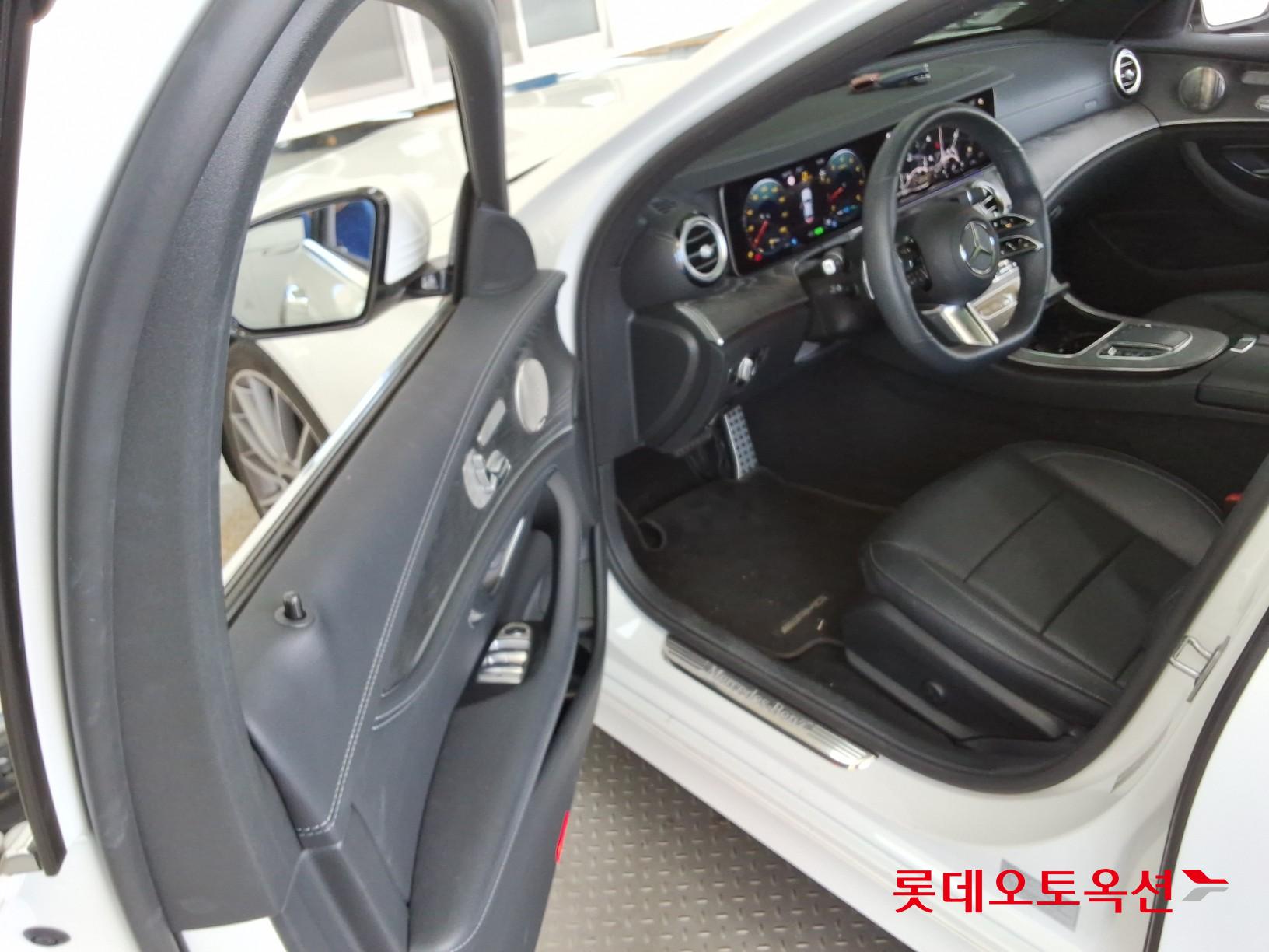 Mercedes-Benz E-Class - 37