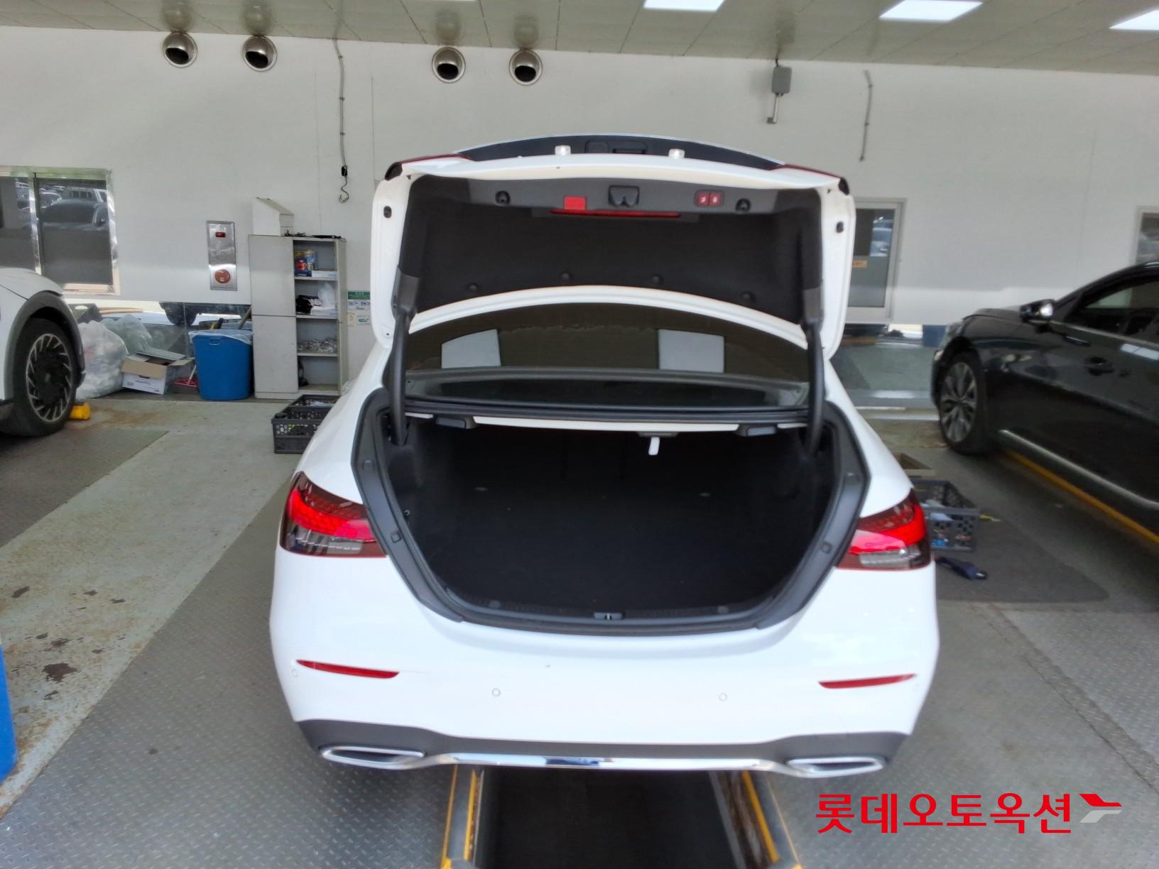 Mercedes-Benz E-Class - 9