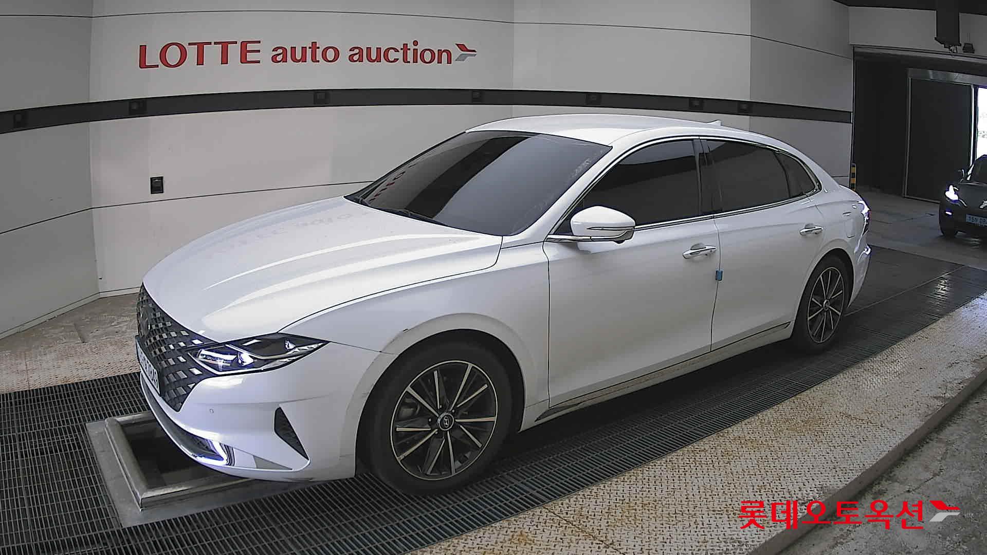 Hyundai Grandeur - 11