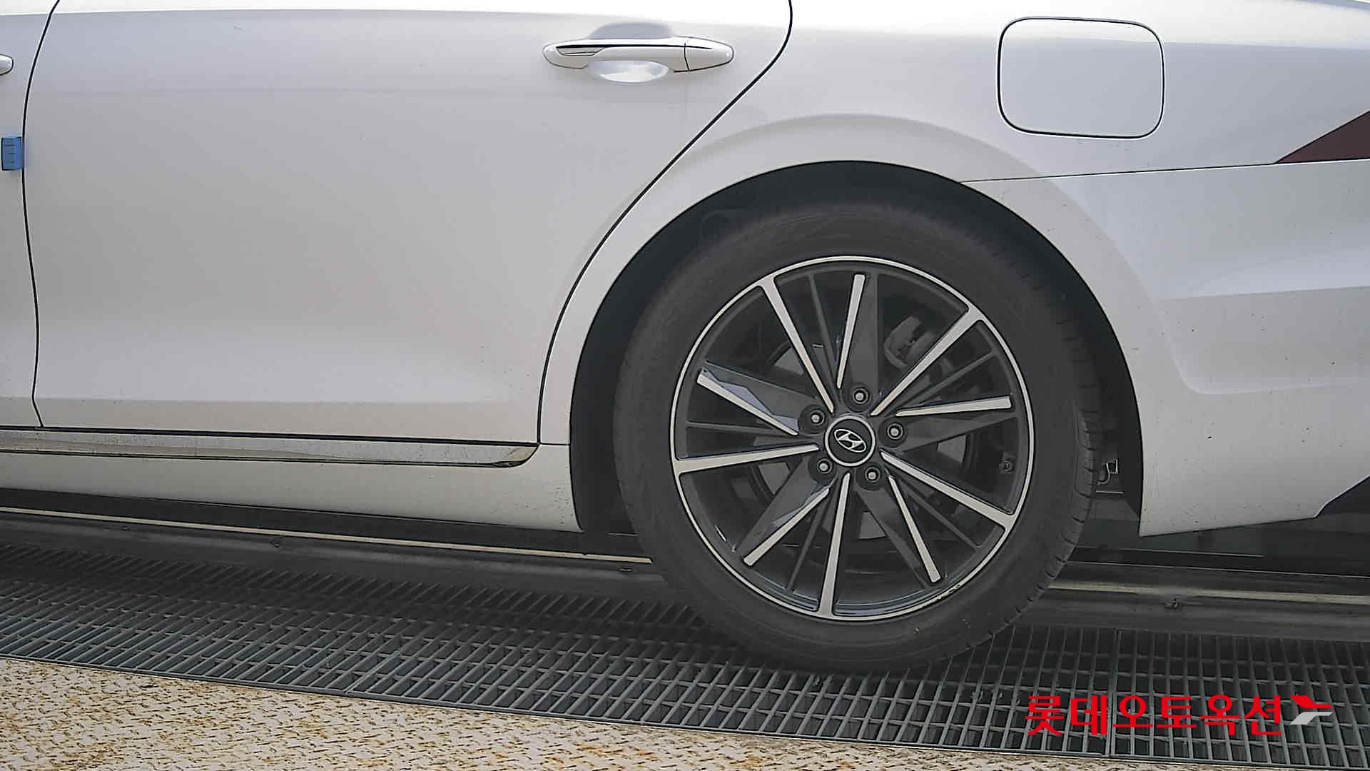 Hyundai Grandeur - 26