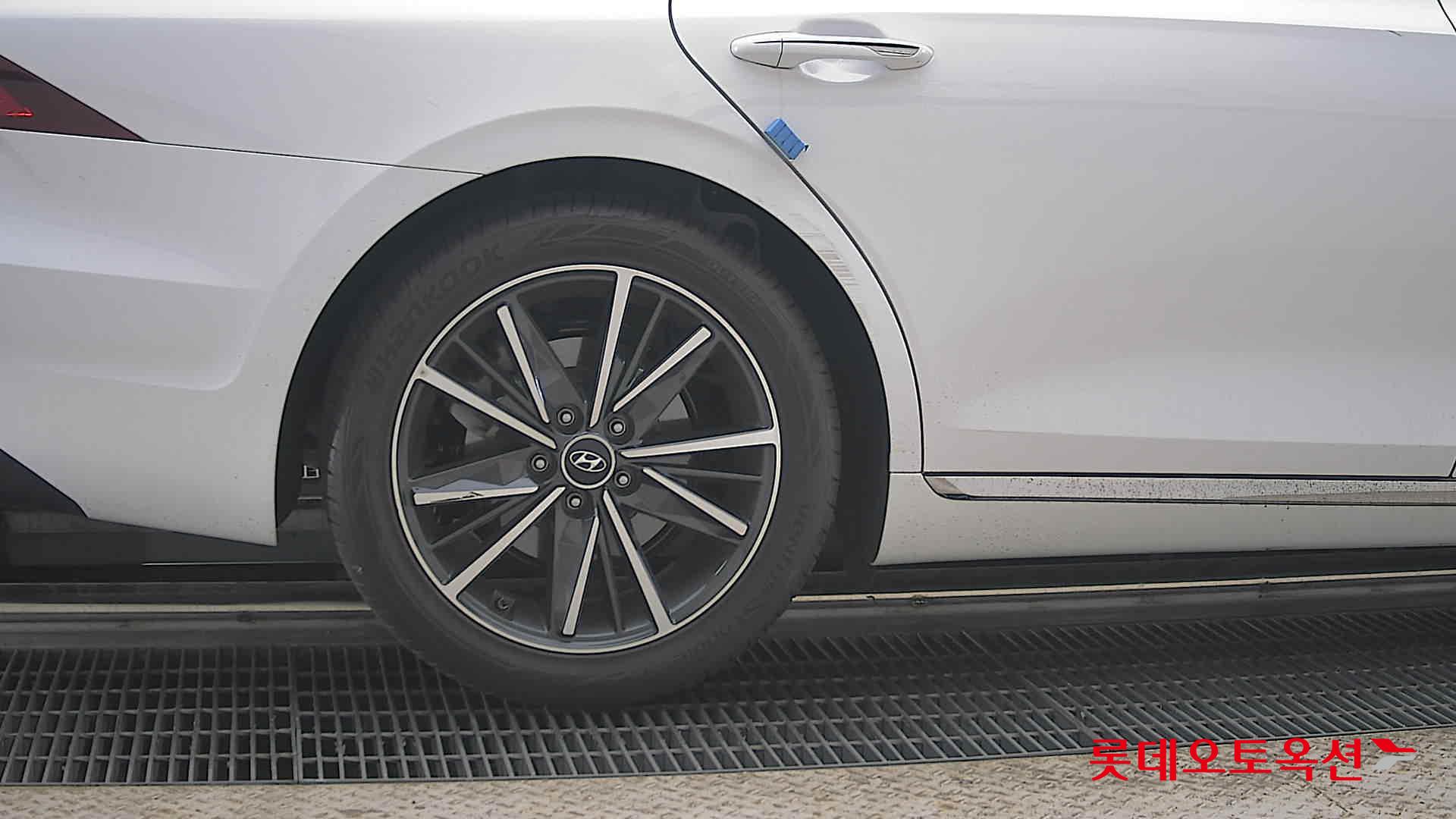 Hyundai Grandeur - 28