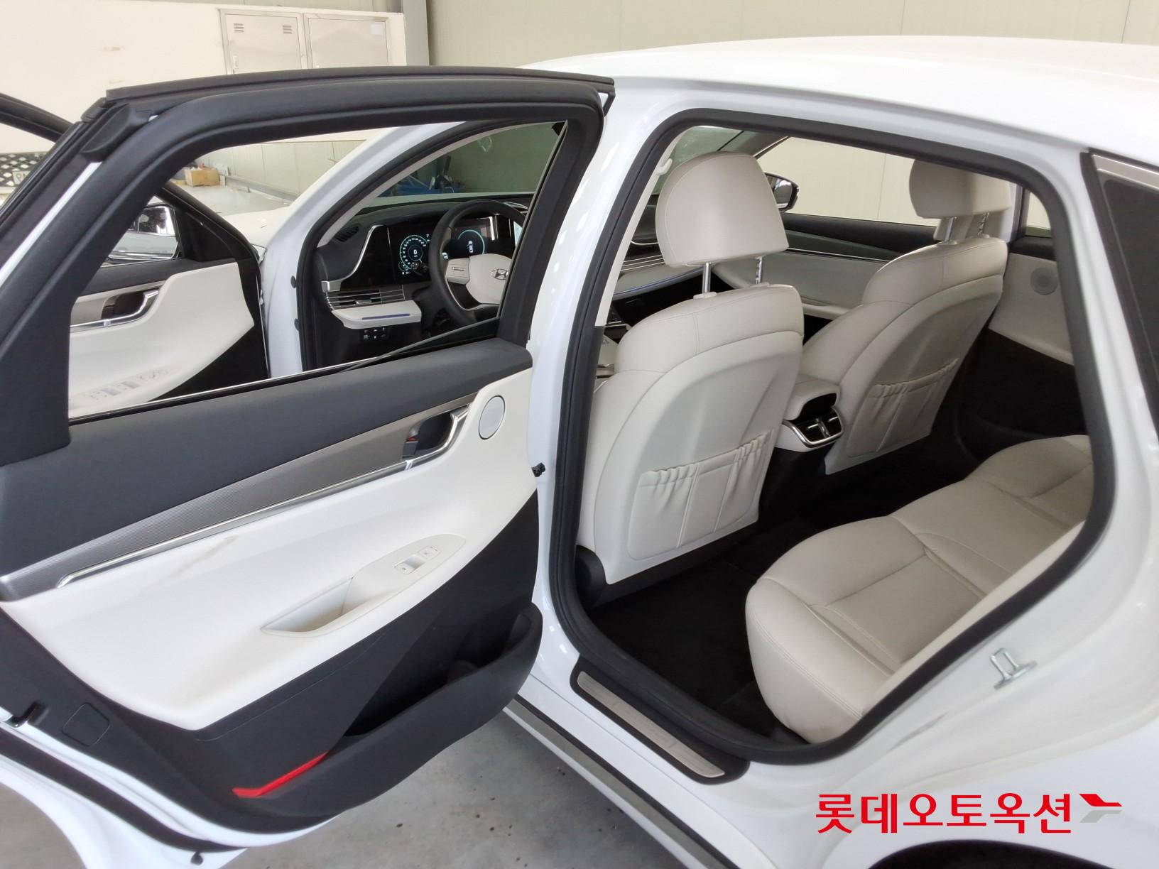 Hyundai Grandeur - 37