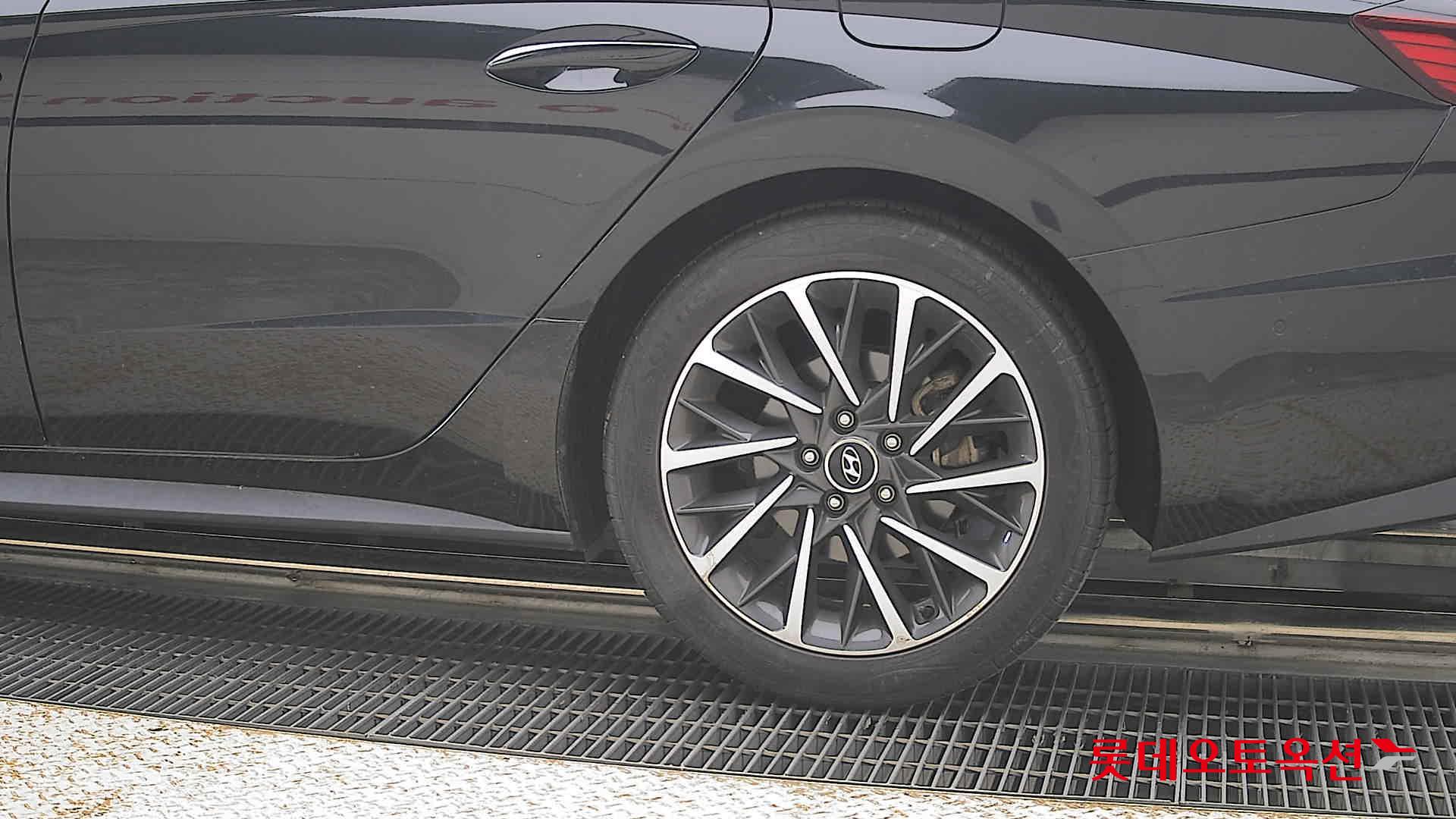 Hyundai Sonata - 26