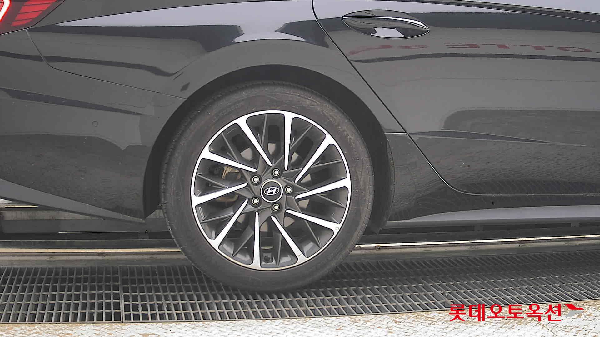Hyundai Sonata - 28
