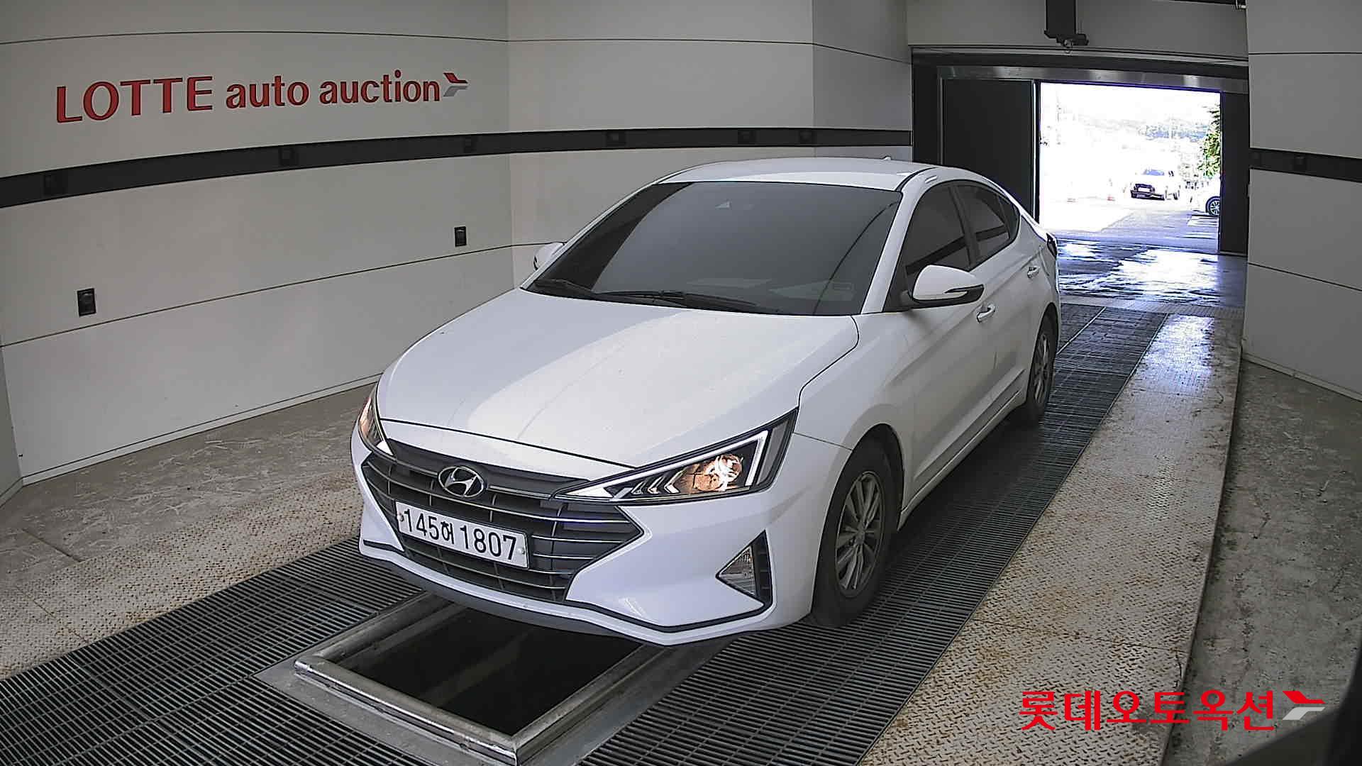 Hyundai Elantra - 10