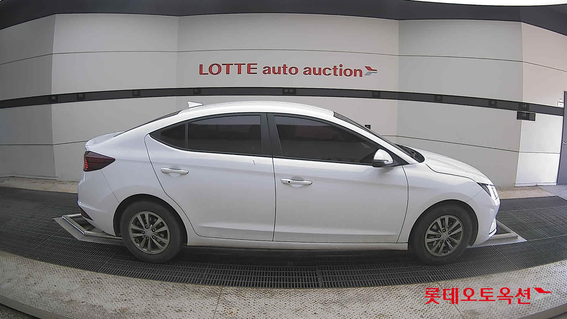 Hyundai Elantra - 21
