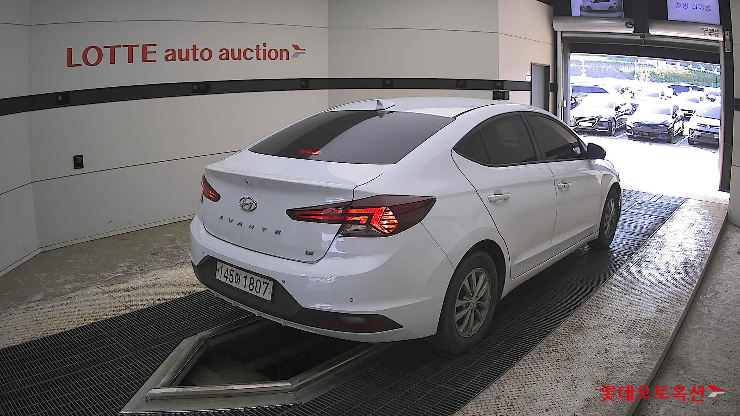Hyundai Elantra - 5