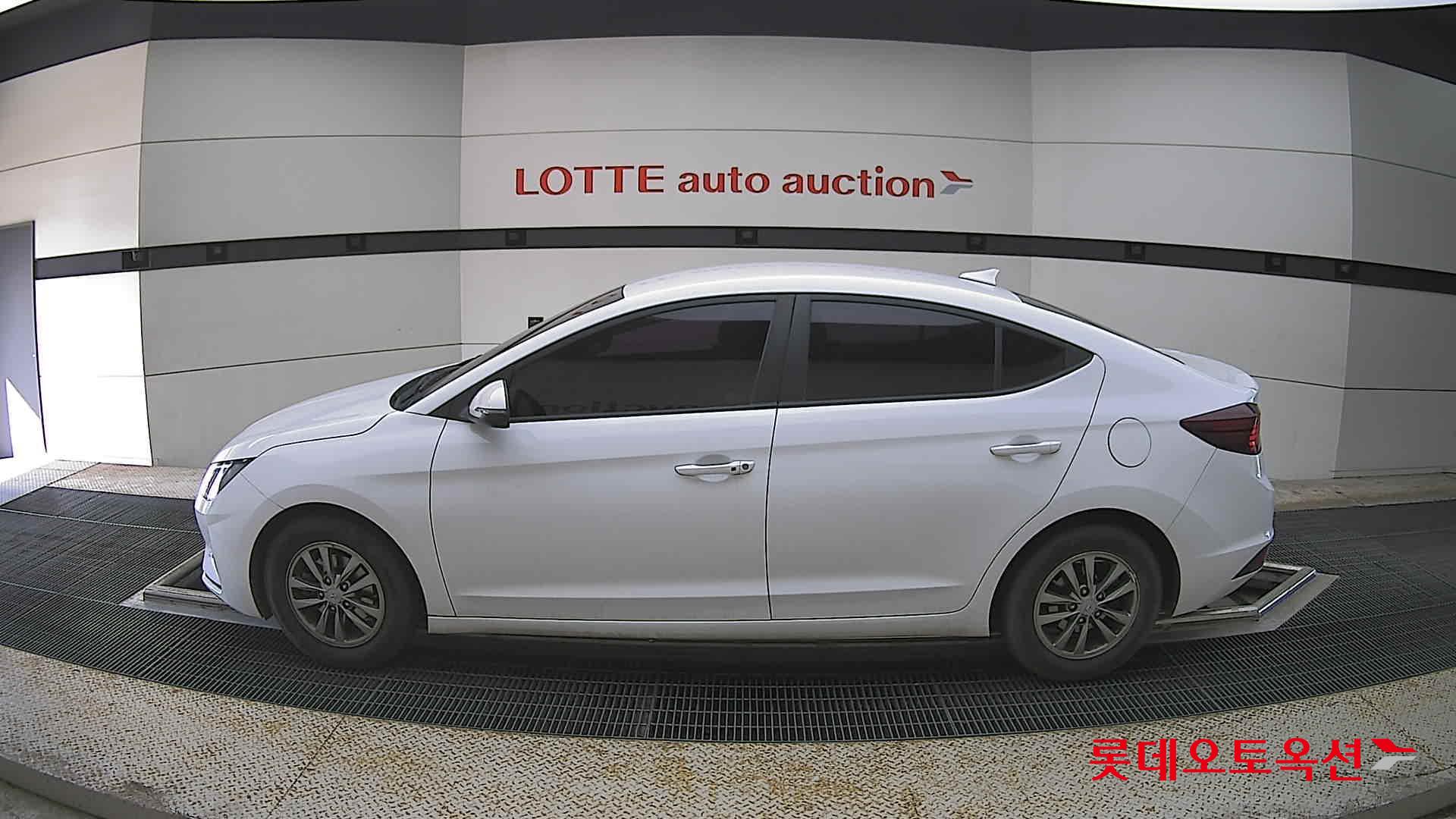 Hyundai Elantra - 13