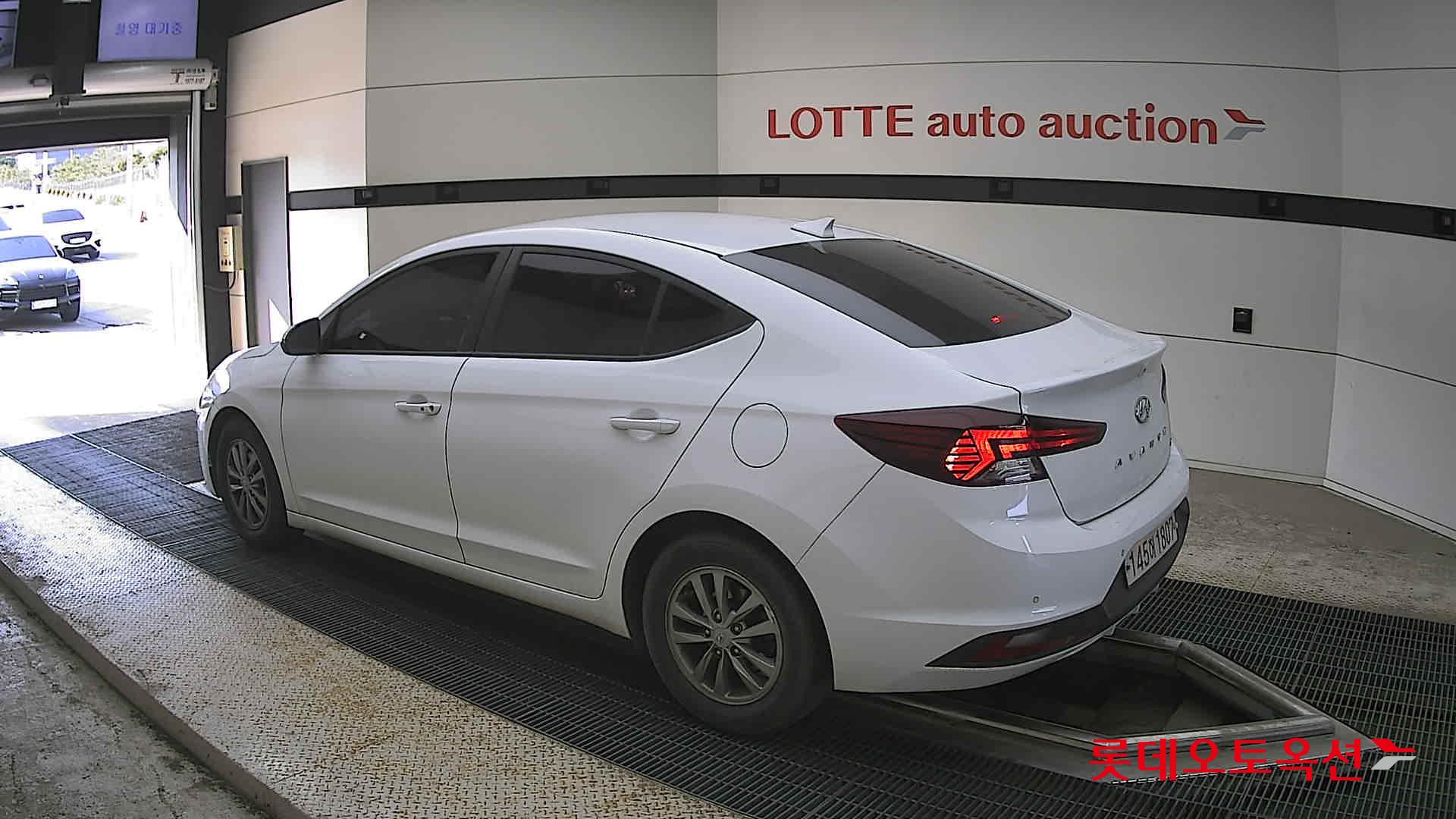 Hyundai Elantra - 15