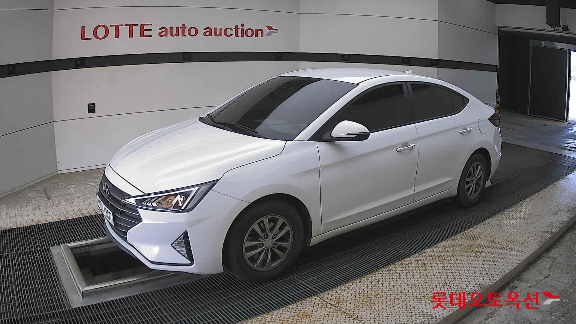 Hyundai Elantra - 11