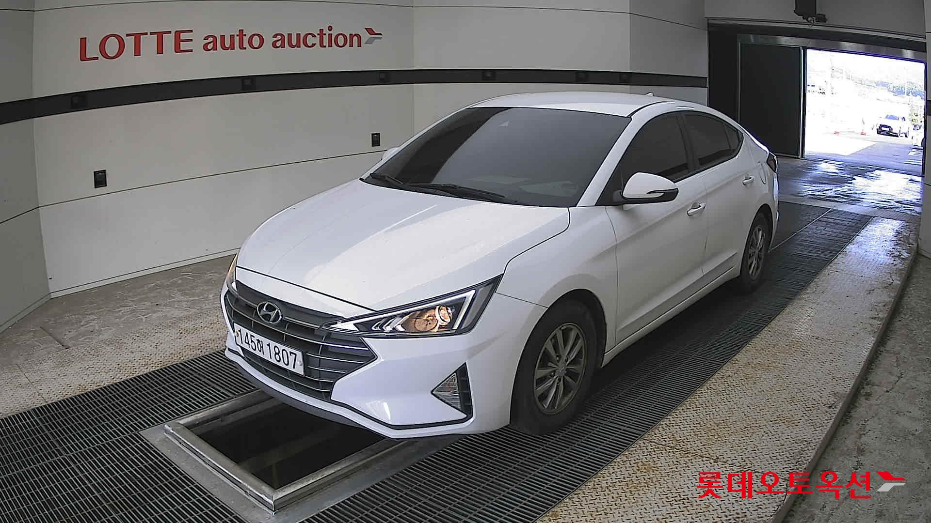 Hyundai Elantra - 3
