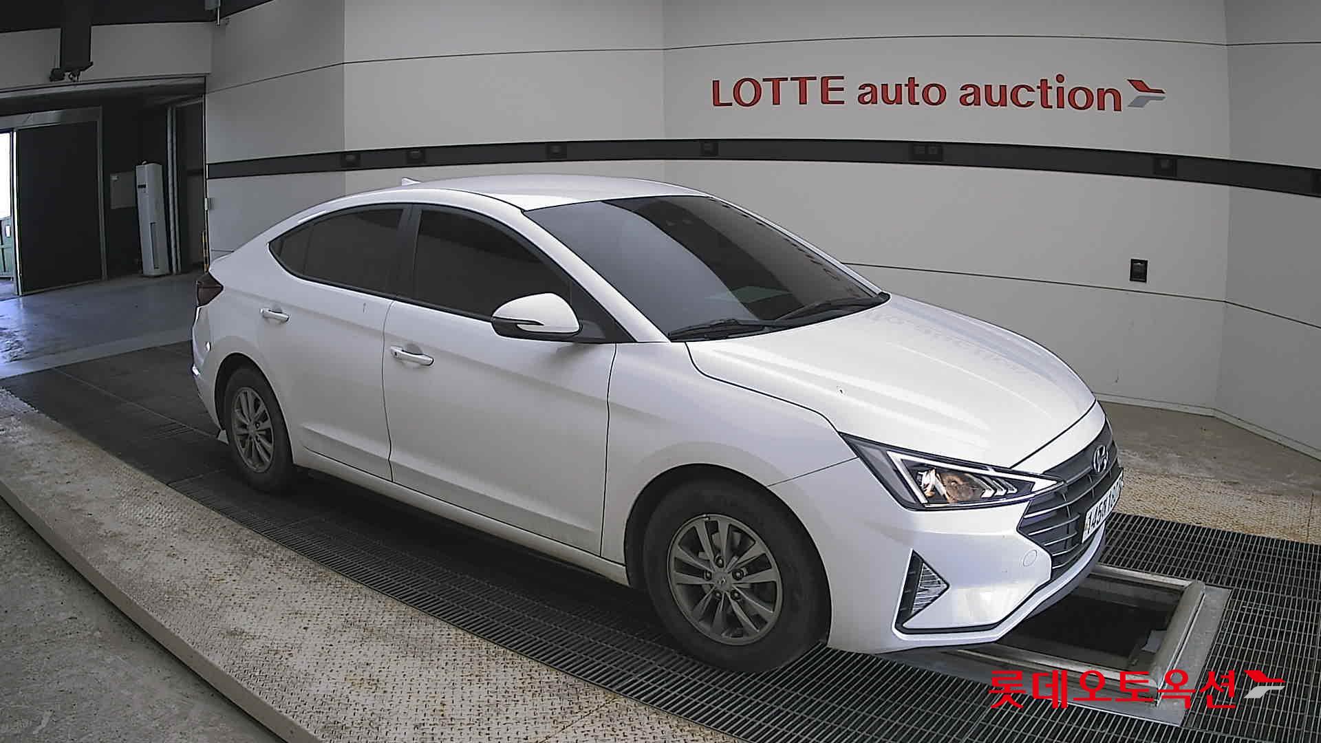 Hyundai Elantra - 23