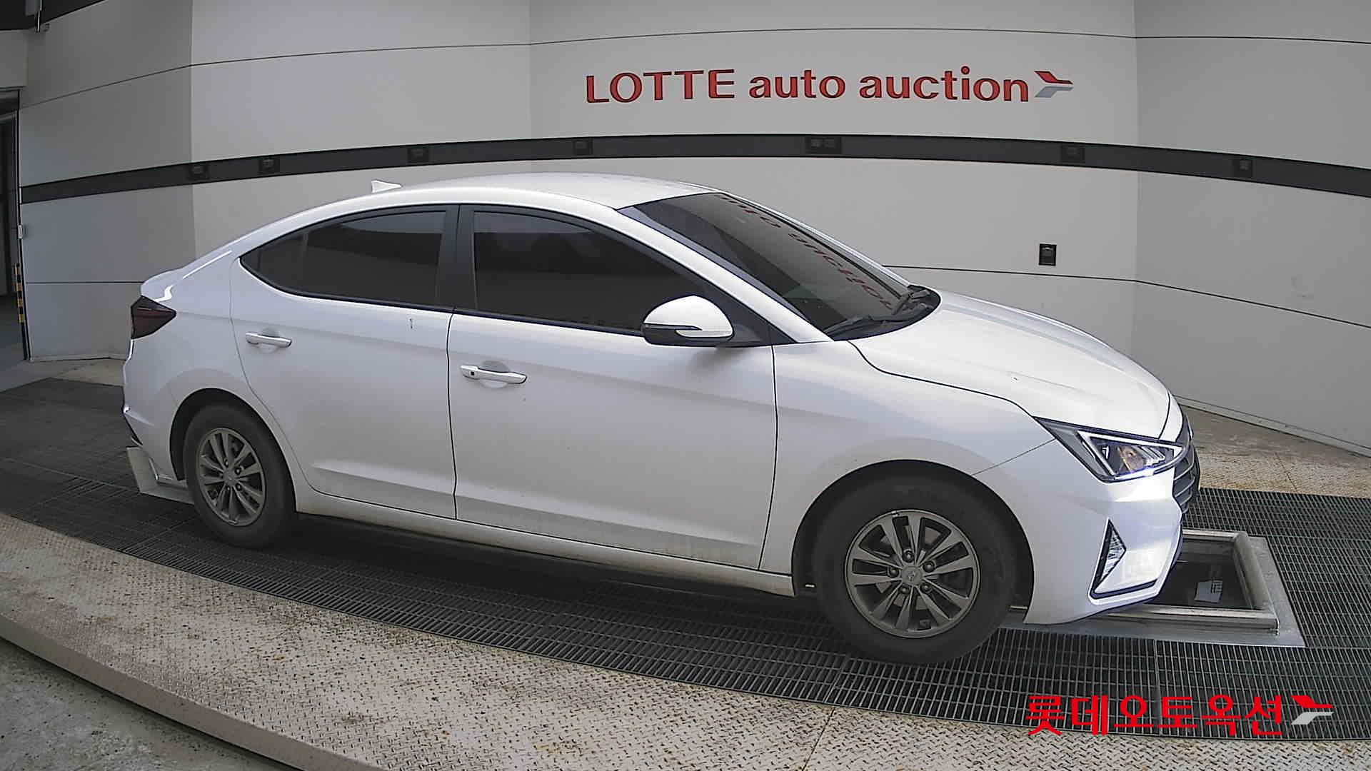 Hyundai Elantra - 22
