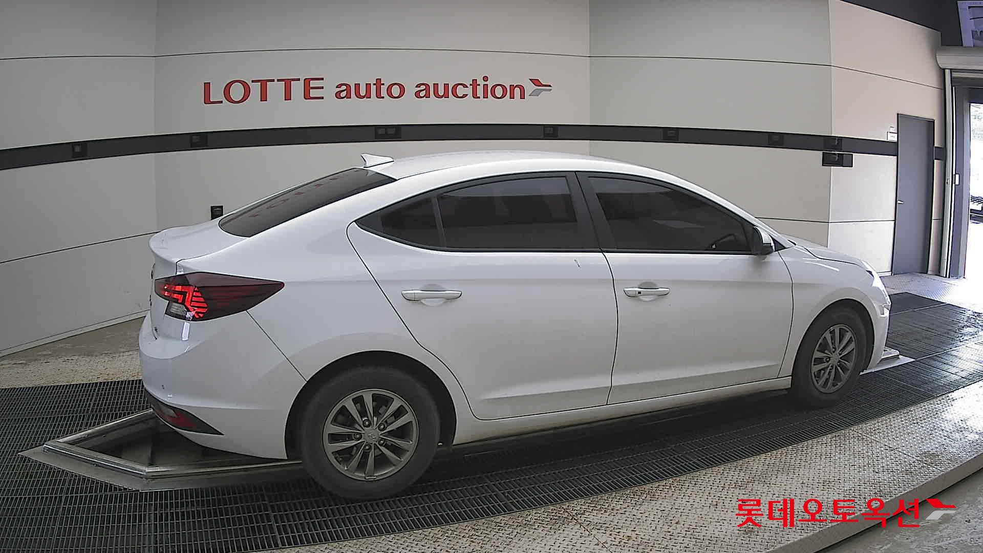 Hyundai Elantra - 20