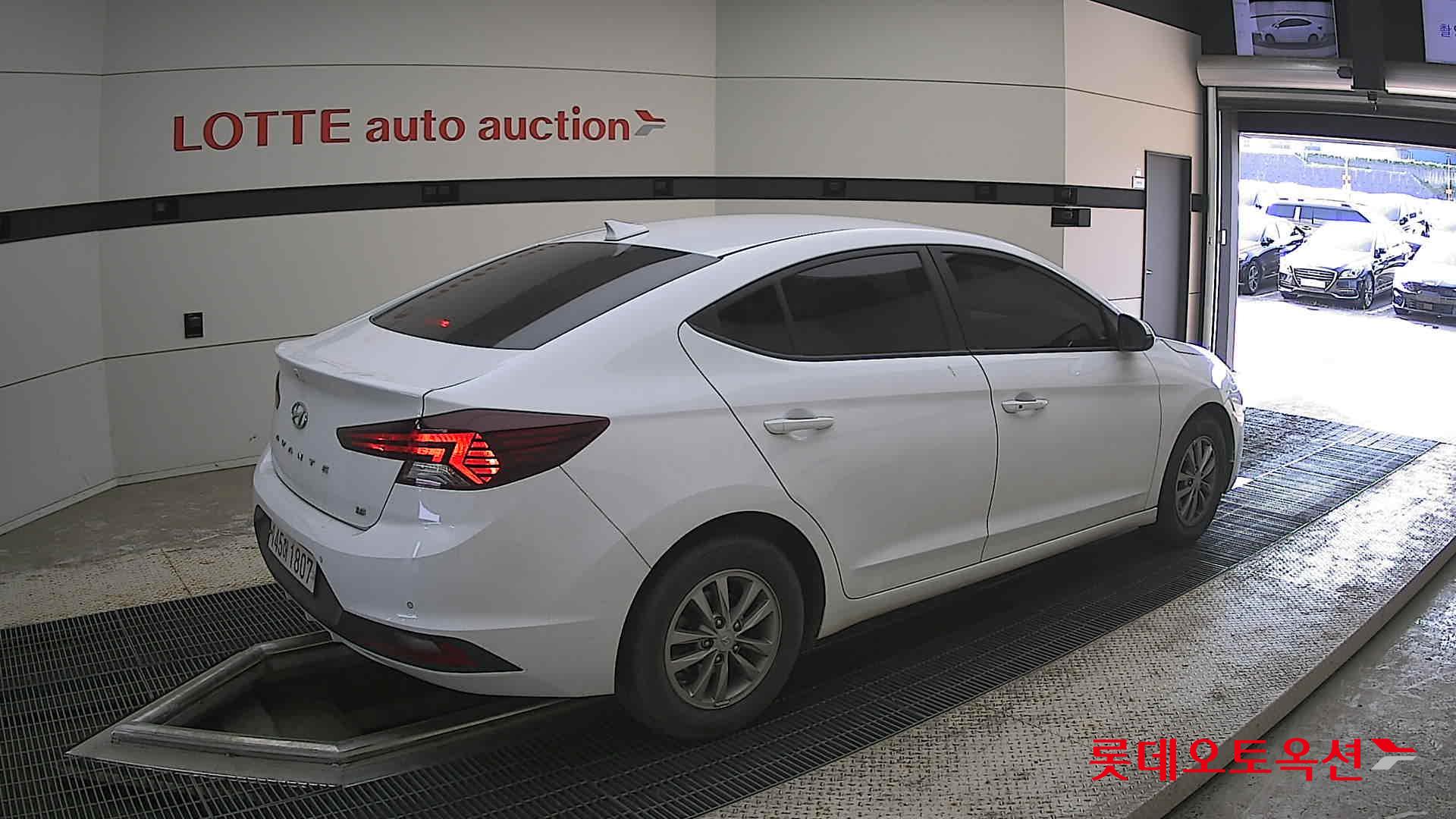 Hyundai Elantra - 19
