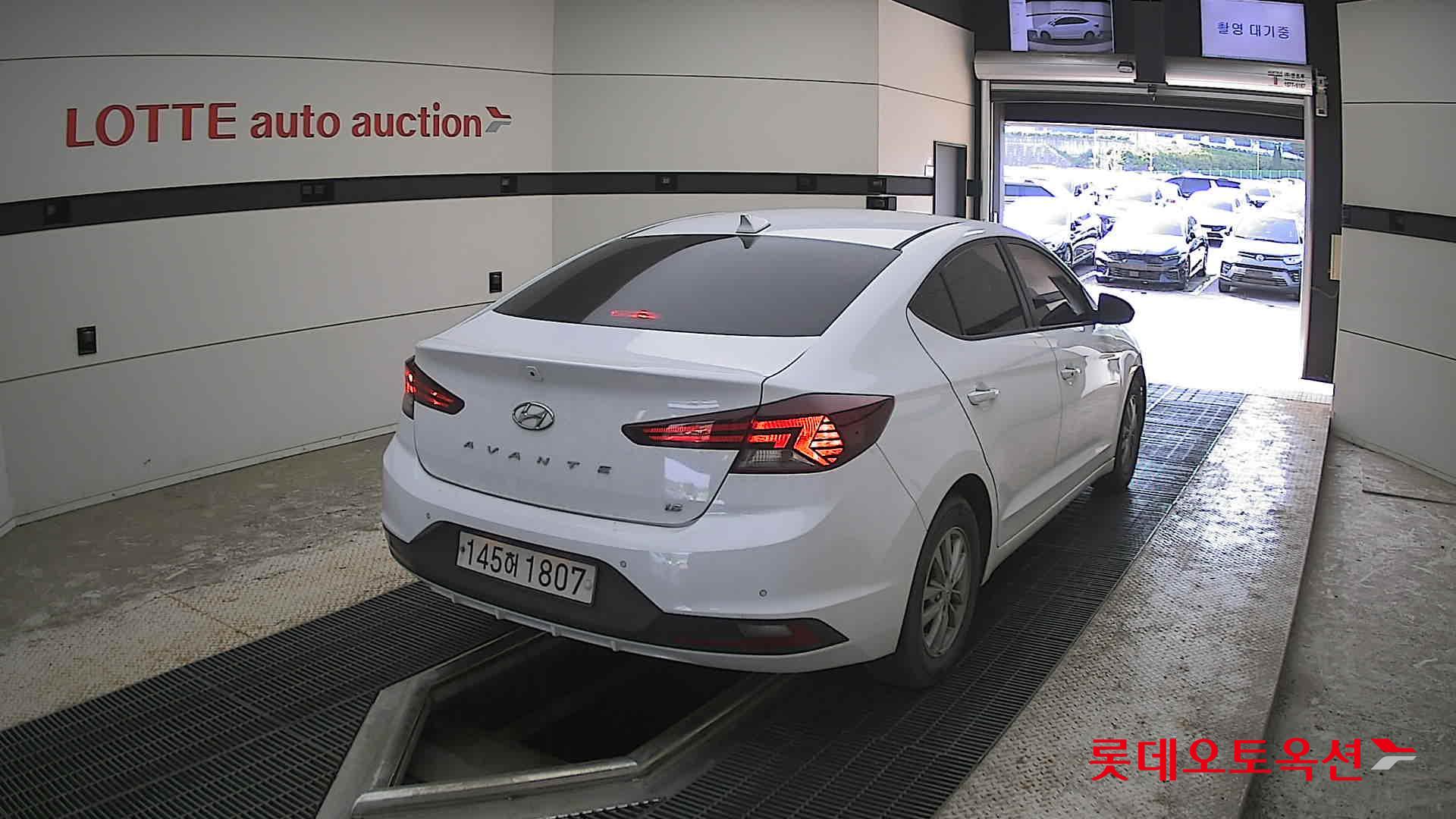 Hyundai Elantra - 18